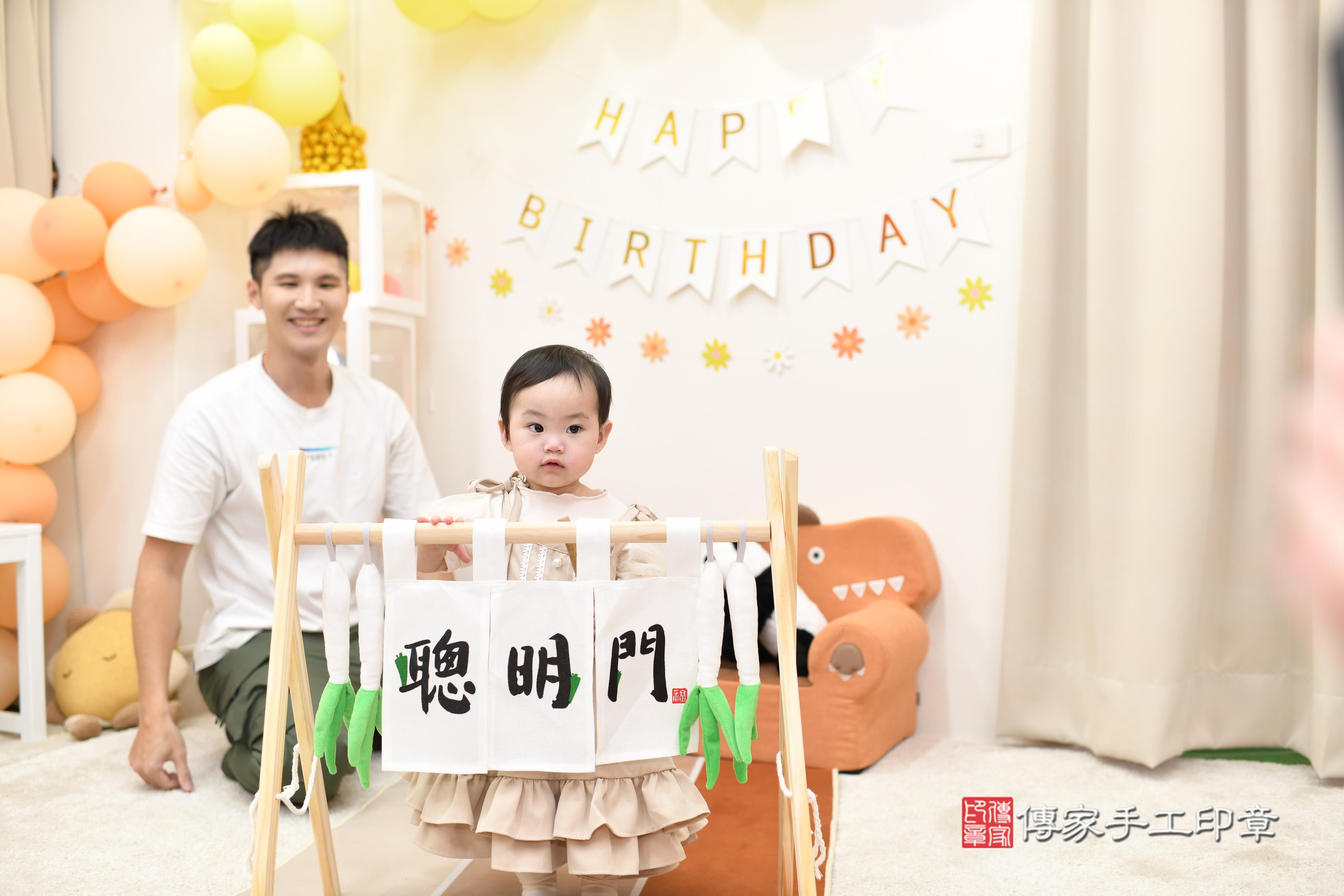 傳家手工印章高雄店、抓周、度脺、中國風會場、傳家嬰兒古禮、吉祥話、抓周道具物品24種、拍照。抓周證書。寶寶抓周、滿周歲、生日快樂、祝福