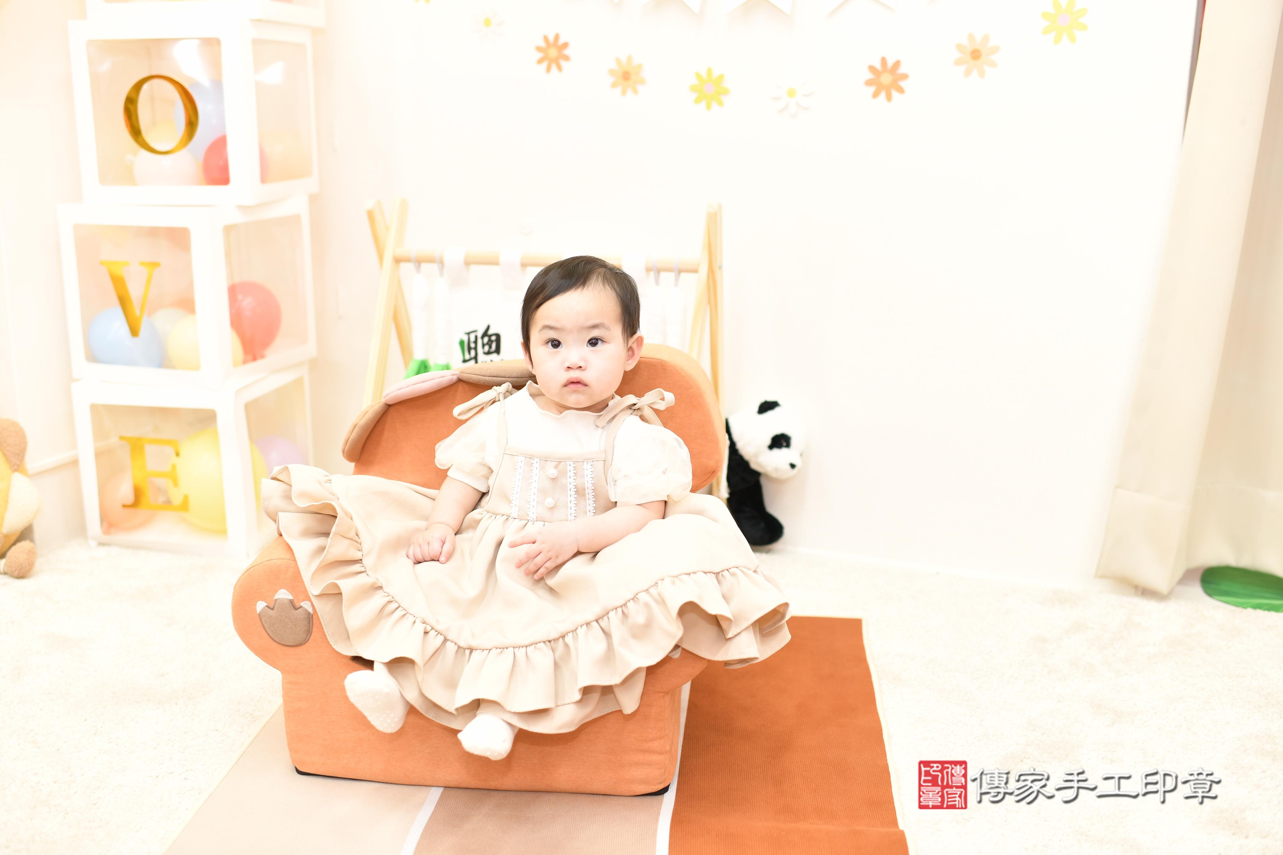 傳家手工印章高雄店、抓周、度脺、中國風會場、傳家嬰兒古禮、吉祥話、抓周道具物品24種、拍照。抓周證書。寶寶抓周、滿周歲、生日快樂、祝福