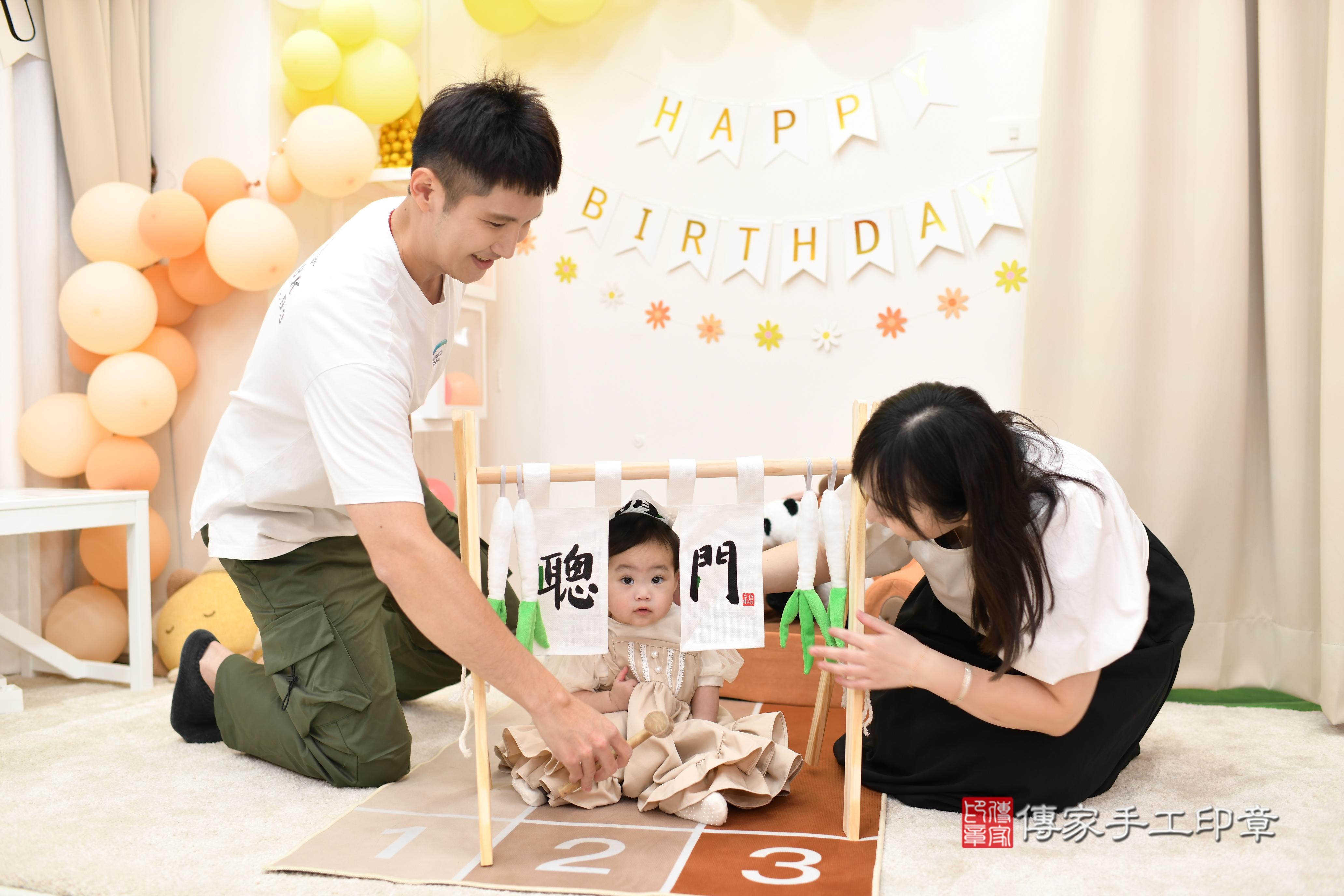 傳家手工印章高雄店、抓周、度脺、中國風會場、傳家嬰兒古禮、吉祥話、抓周道具物品24種、拍照。抓周證書。寶寶抓周、滿周歲、生日快樂、祝福