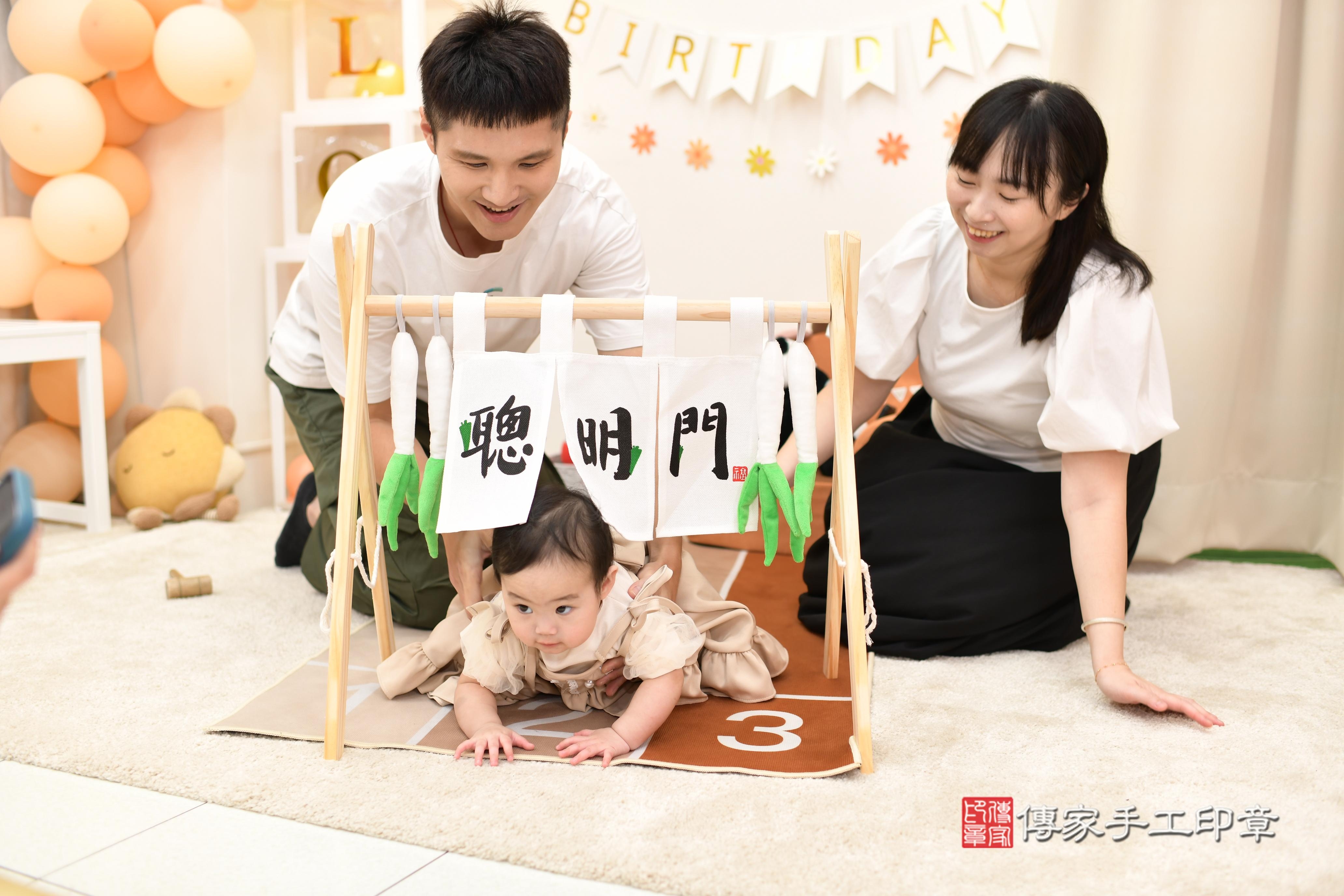 傳家手工印章高雄店、抓周、度脺、中國風會場、傳家嬰兒古禮、吉祥話、抓周道具物品24種、拍照。抓周證書。寶寶抓周、滿周歲、生日快樂、祝福