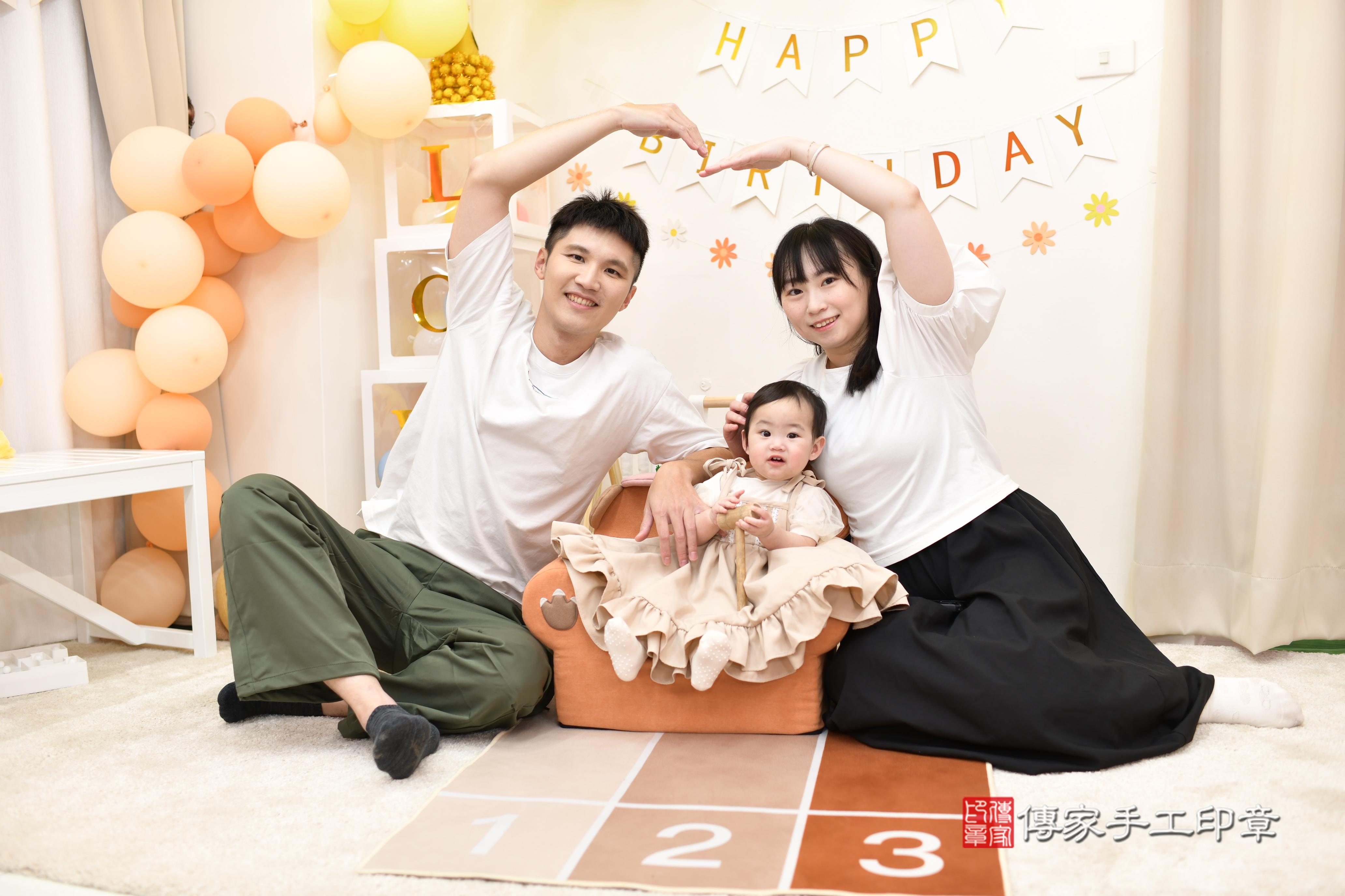 傳家手工印章高雄店、抓周、度脺、中國風會場、傳家嬰兒古禮、吉祥話、抓周道具物品24種、拍照。抓周證書。寶寶抓周、滿周歲、生日快樂、祝福