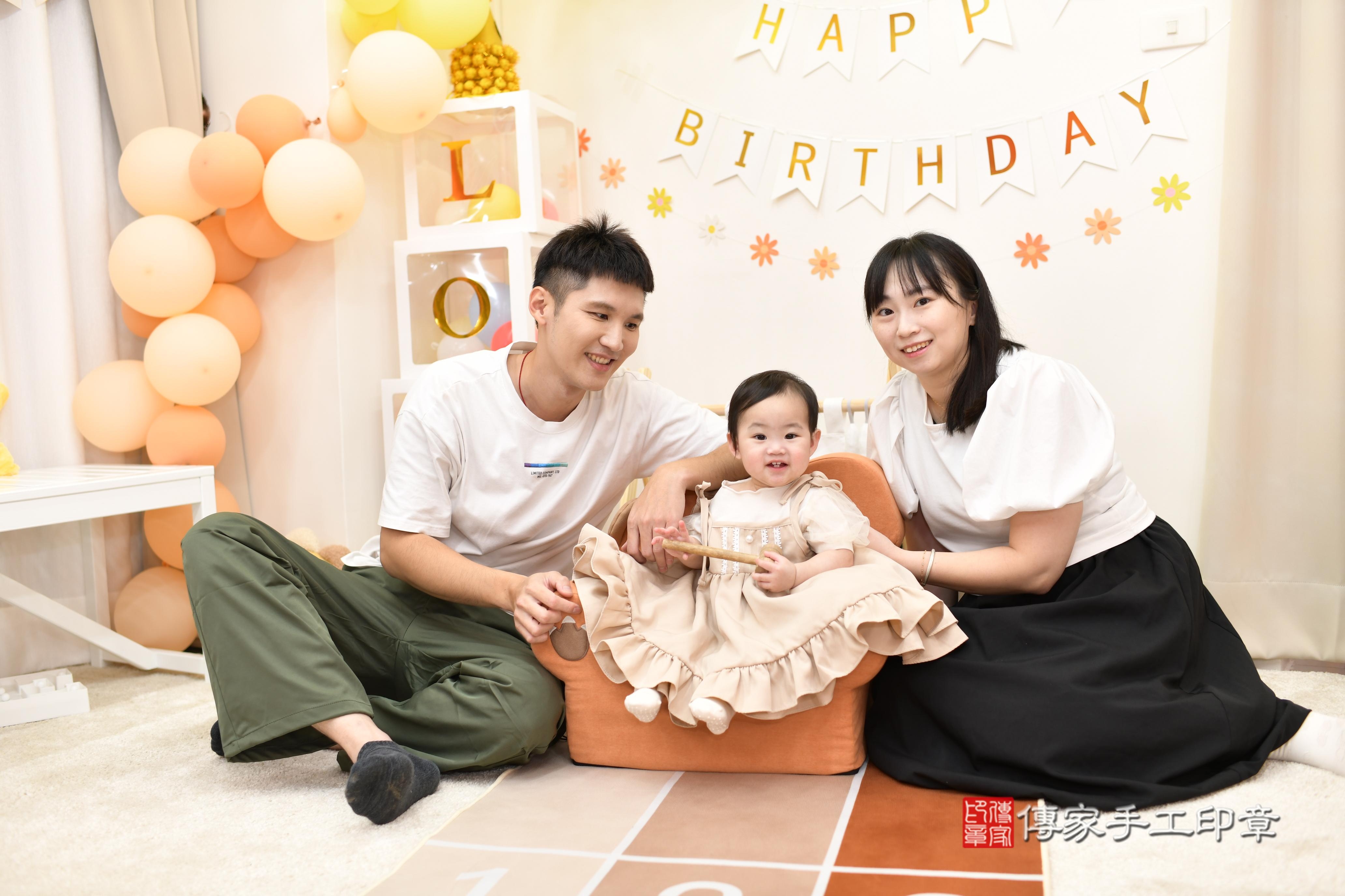 傳家手工印章高雄店、抓周、度脺、中國風會場、傳家嬰兒古禮、吉祥話、抓周道具物品24種、拍照。抓周證書。寶寶抓周、滿周歲、生日快樂、祝福