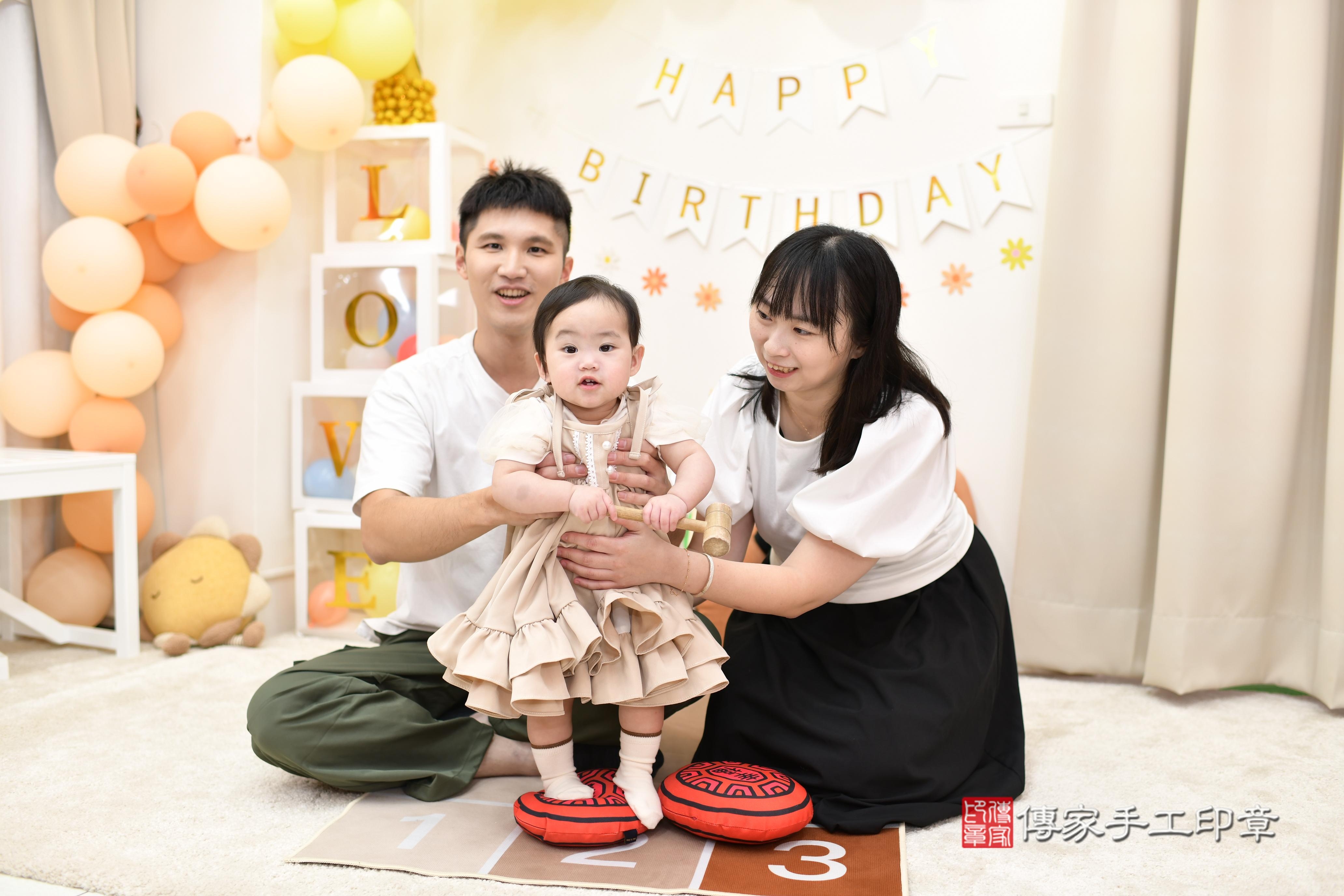 傳家手工印章高雄店、抓周、度脺、中國風會場、傳家嬰兒古禮、吉祥話、抓周道具物品24種、拍照。抓周證書。寶寶抓周、滿周歲、生日快樂、祝福