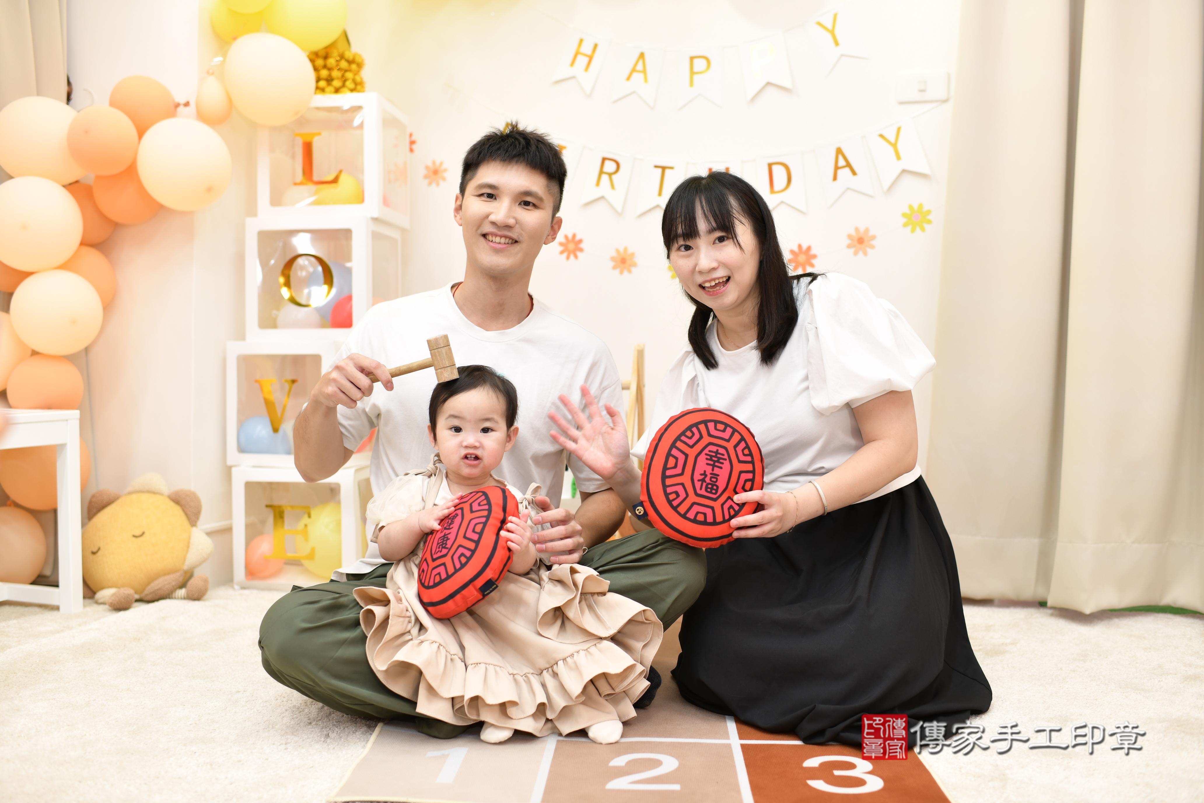 傳家手工印章高雄店、抓周、度脺、中國風會場、傳家嬰兒古禮、吉祥話、抓周道具物品24種、拍照。抓周證書。寶寶抓周、滿周歲、生日快樂、祝福