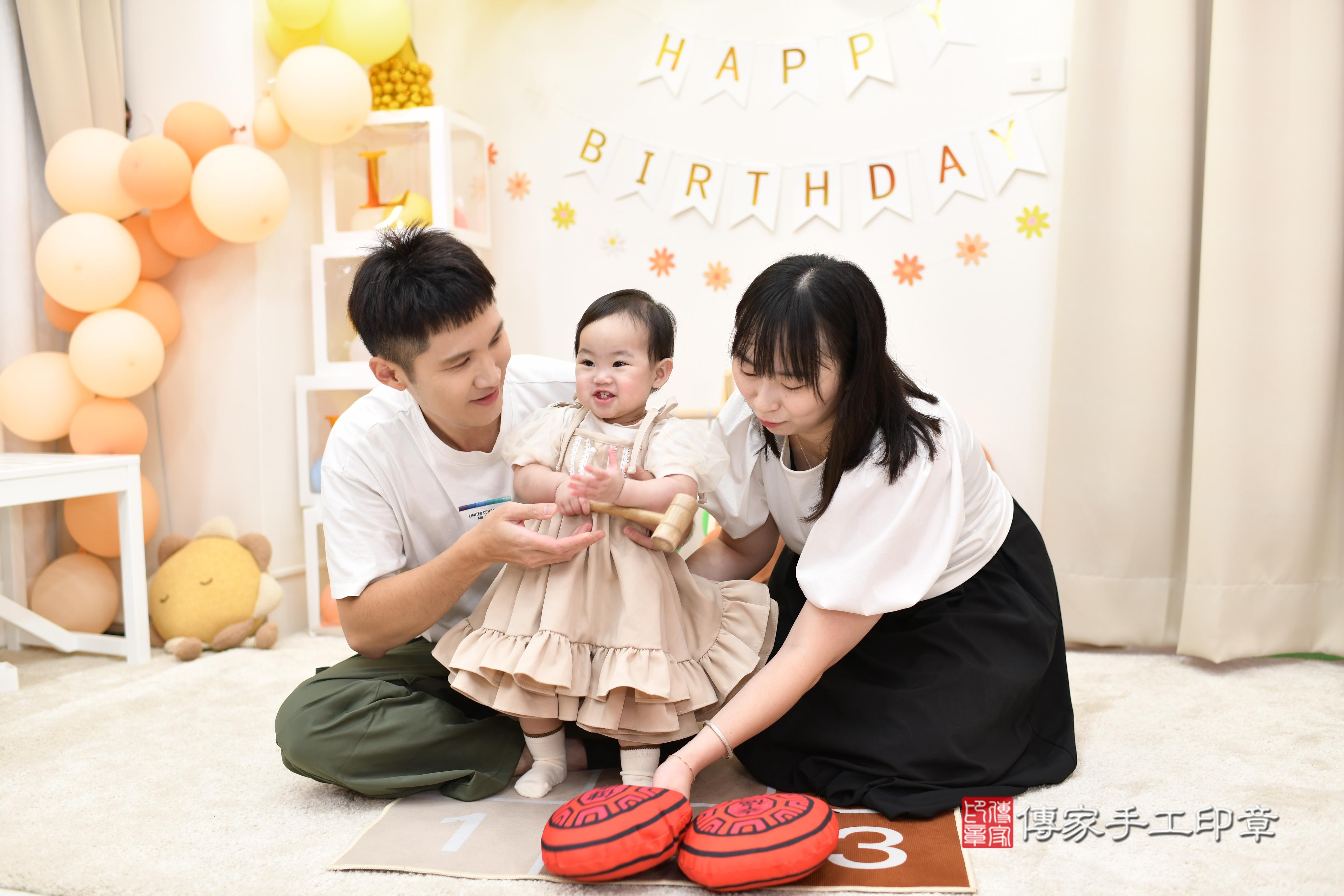 傳家手工印章高雄店、抓周、度脺、中國風會場、傳家嬰兒古禮、吉祥話、抓周道具物品24種、拍照。抓周證書。寶寶抓周、滿周歲、生日快樂、祝福