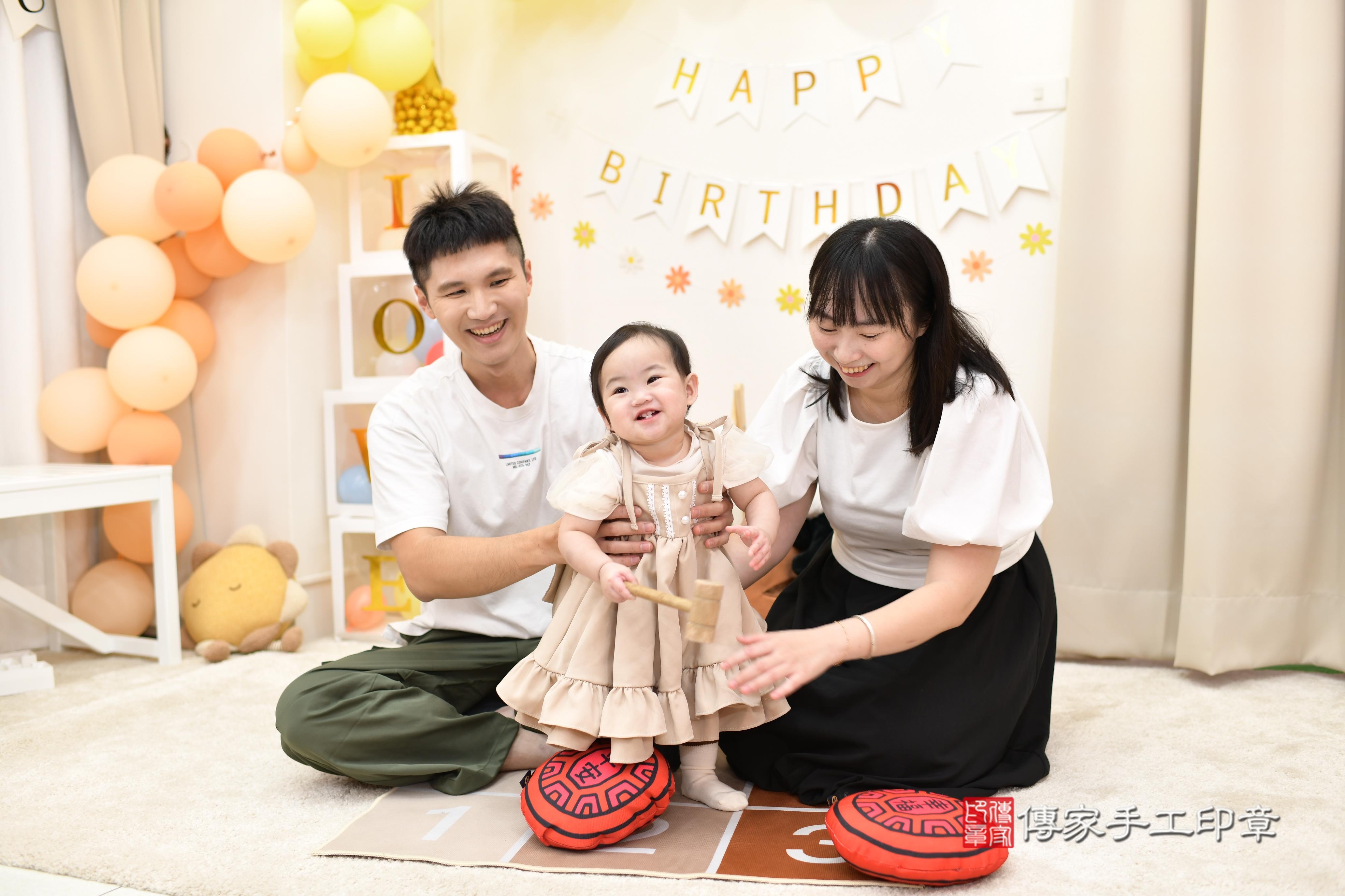 傳家手工印章高雄店、抓周、度脺、中國風會場、傳家嬰兒古禮、吉祥話、抓周道具物品24種、拍照。抓周證書。寶寶抓周、滿周歲、生日快樂、祝福