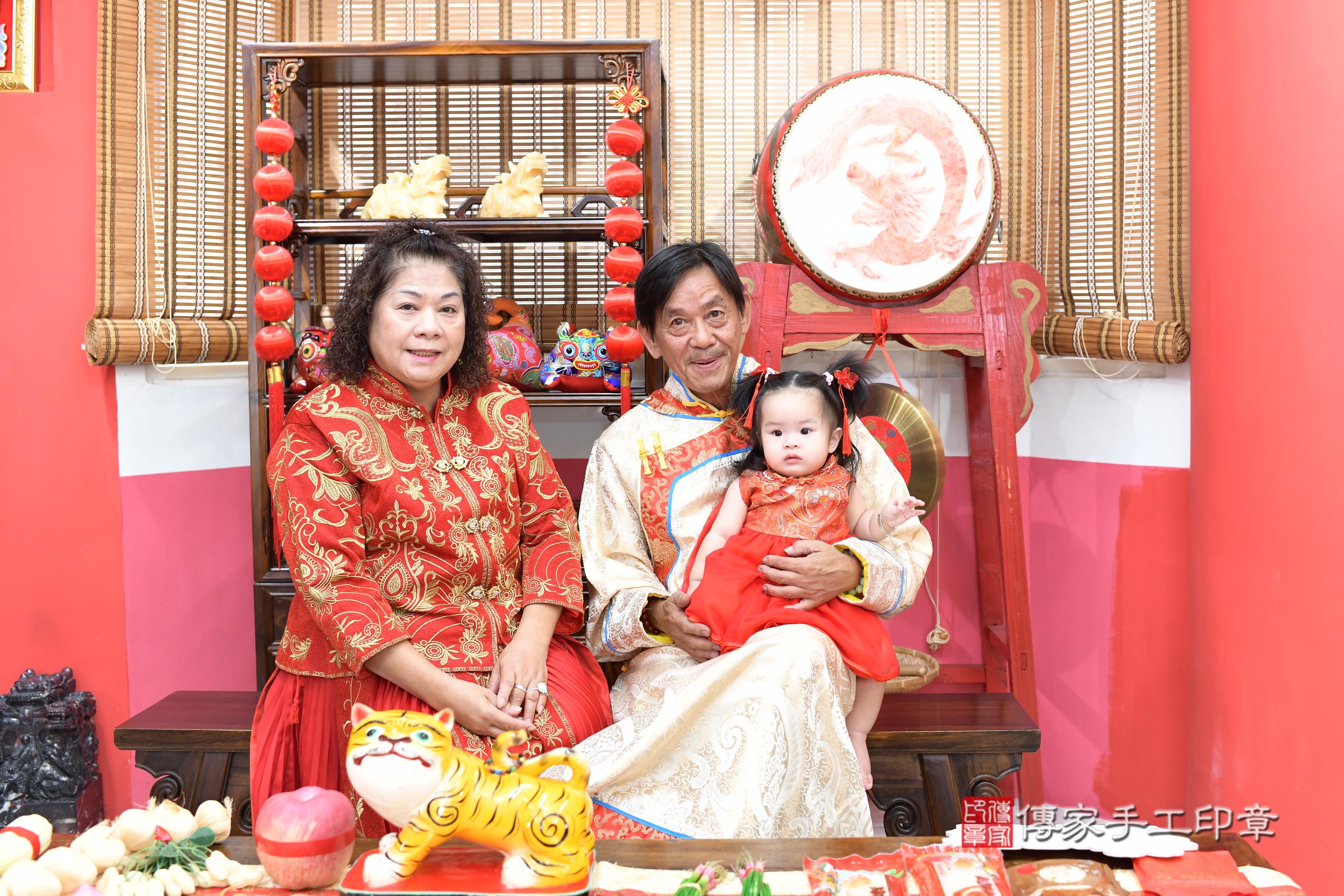 傳家手工印章高雄店、抓周、度脺、中國風會場、傳家嬰兒古禮、吉祥話、抓周道具物品24種、拍照。抓周證書。寶寶抓周、滿周歲、生日快樂、祝福 傳家手工印章高雄店、抓周、度脺、中國風會場、傳家嬰兒古禮、吉祥話、抓周道具物品24種、拍照。抓周證書。寶寶抓周、滿周歲、生日快樂、祝福