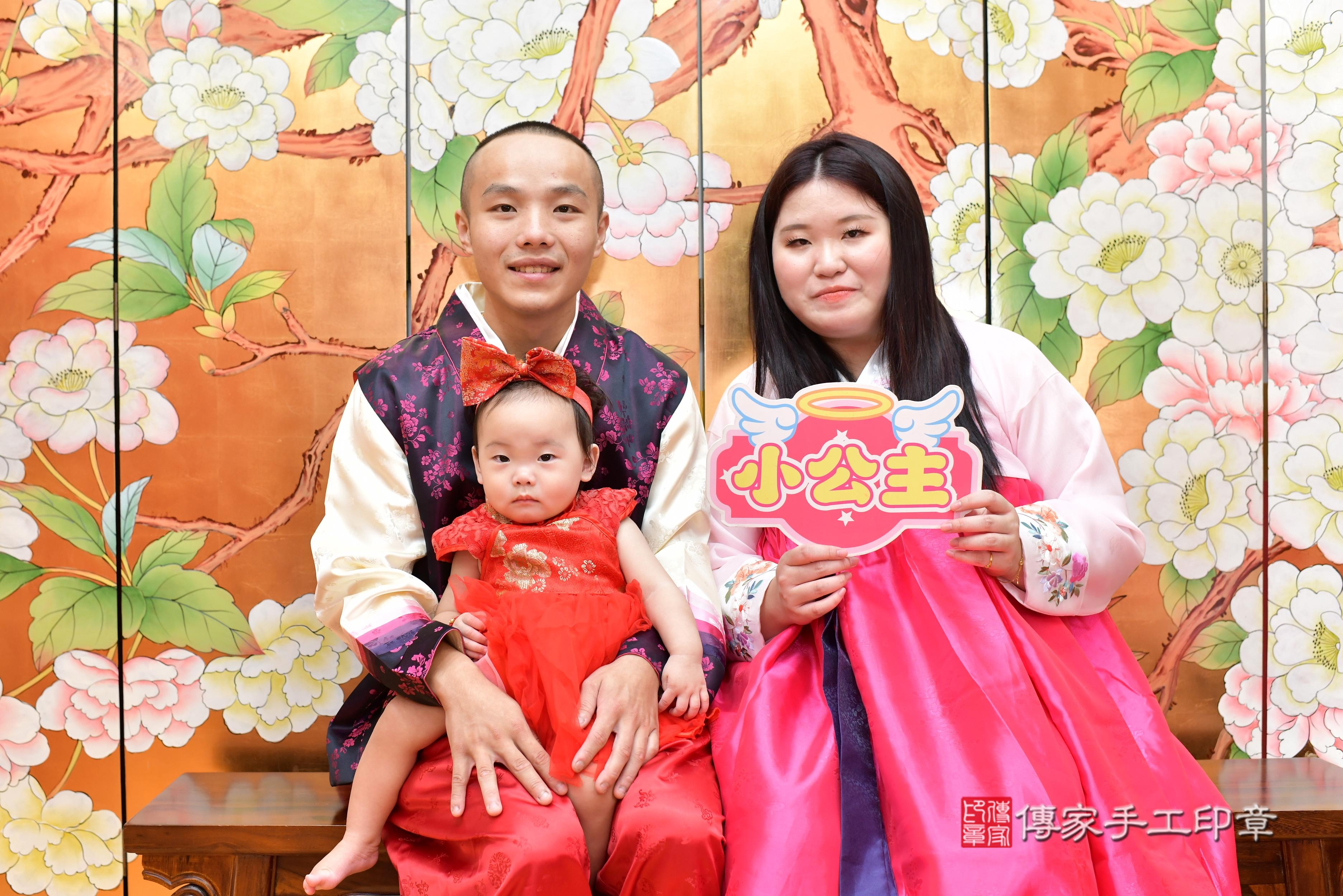 傳家手工印章桃園店、抓周、度脺、美式風會場、傳家嬰兒古禮、吉祥話、抓周道具物品24種、拍照。抓周證書。寶寶抓周、滿周歲、生日快樂、祝福 傳家手工印章桃園店、抓周、度脺、美式風會場、傳家嬰兒古禮、吉祥話、抓周道具物品24種、拍照。抓周證書。寶寶抓周、滿周歲、生日快樂、祝福