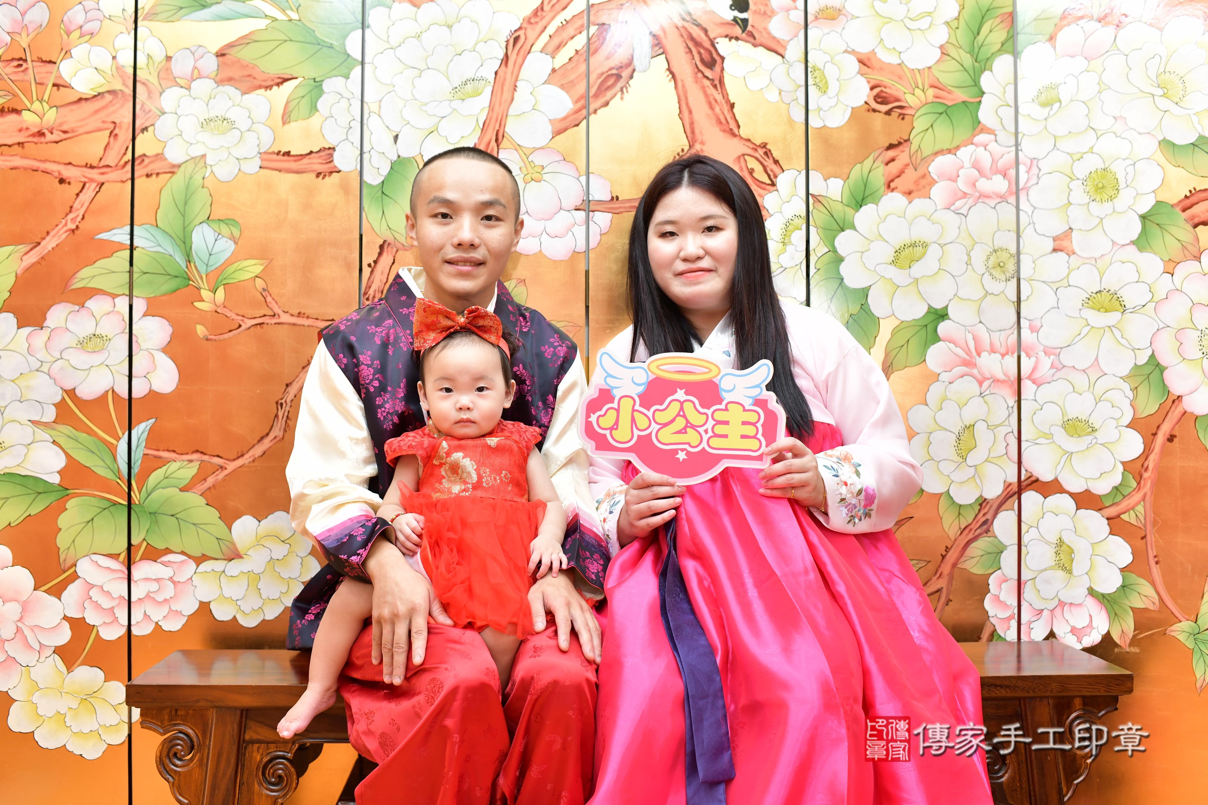 傳家手工印章桃園店、抓周、度脺、美式風會場、傳家嬰兒古禮、吉祥話、抓周道具物品24種、拍照。抓周證書。寶寶抓周、滿周歲、生日快樂、祝福