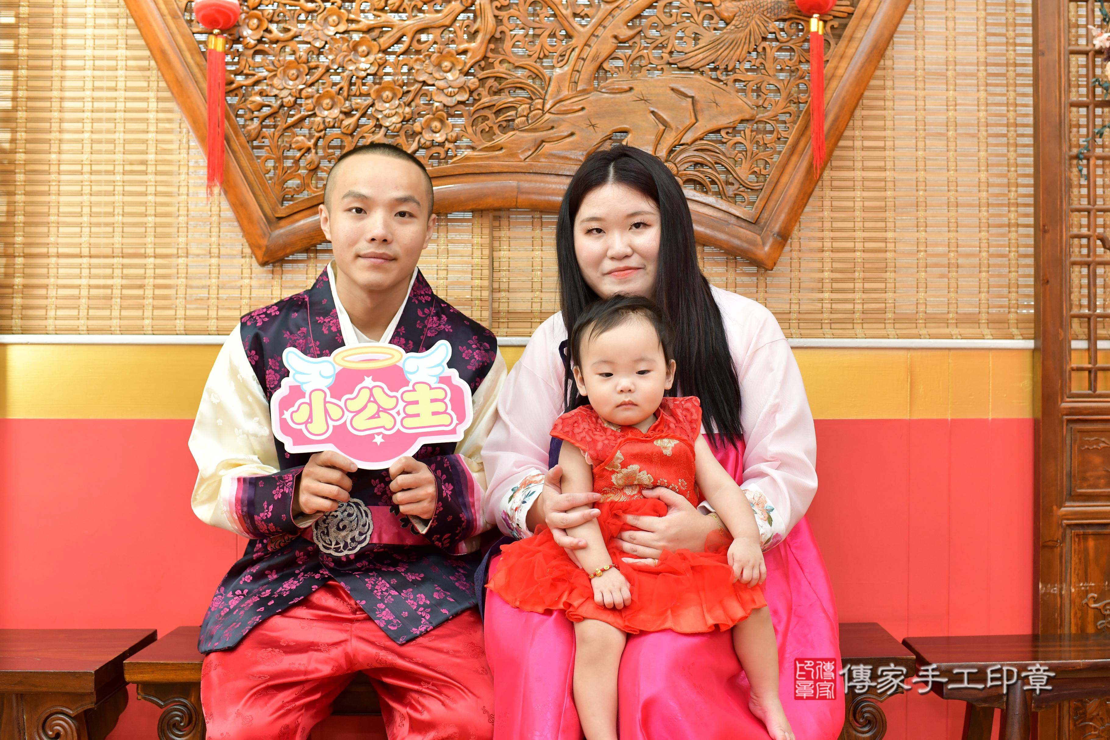 傳家手工印章桃園店、抓周、度脺、美式風會場、傳家嬰兒古禮、吉祥話、抓周道具物品24種、拍照。抓周證書。寶寶抓周、滿周歲、生日快樂、祝福 傳家手工印章桃園店、抓周、度脺、美式風會場、傳家嬰兒古禮、吉祥話、抓周道具物品24種、拍照。抓周證書。寶寶抓周、滿周歲、生日快樂、祝福