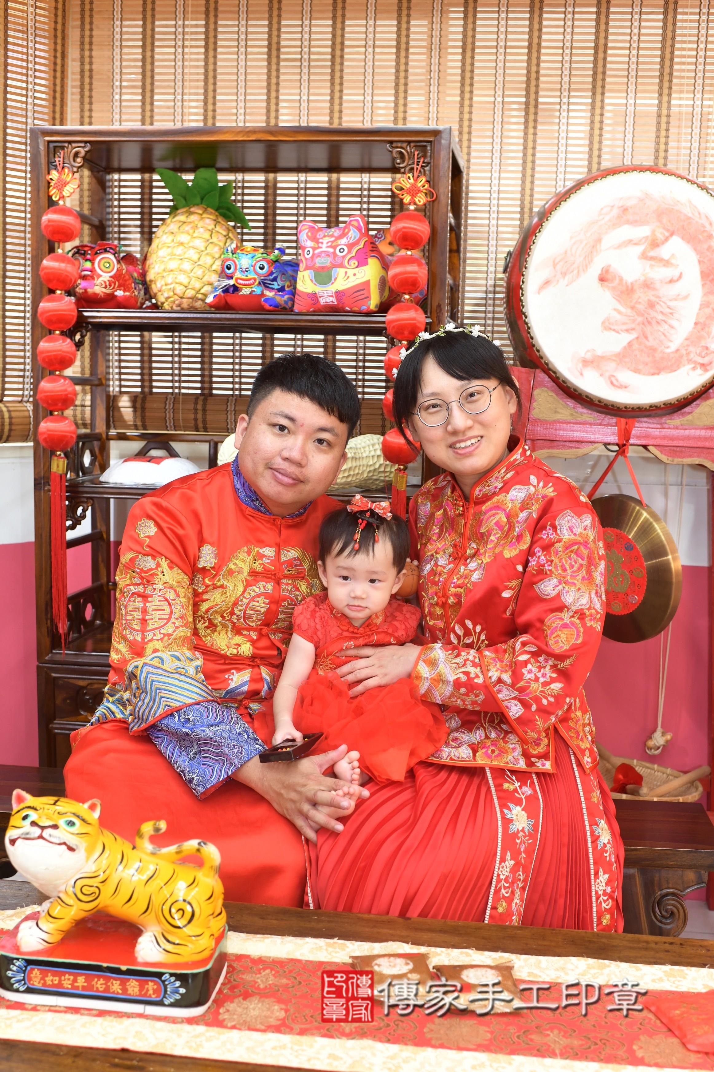 傳家手工印章高雄店、抓周、度脺、美式風會場、傳家嬰兒古禮、吉祥話、抓周道具物品24種、拍照。抓周證書。寶寶抓周、滿周歲、生日快樂、祝福 傳家手工印章高雄店、抓周、度脺、美式風會場、傳家嬰兒古禮、吉祥話、抓周道具物品24種、拍照。抓周證書。寶寶抓周、滿周歲、生日快樂、祝福