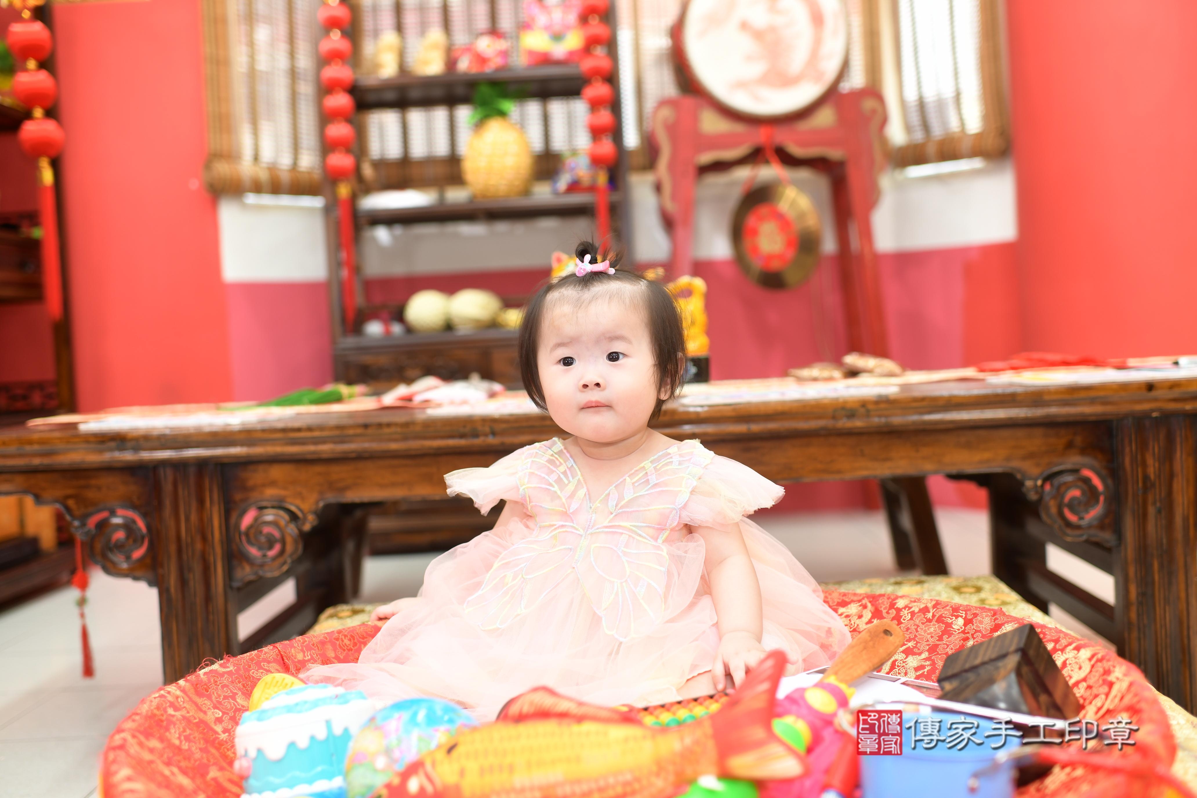 傳家手工印章高雄店、抓周、度脺、美式風會場、傳家嬰兒古禮、吉祥話、抓周道具物品24種、拍照。抓周證書。寶寶抓周、滿周歲、生日快樂、祝福 傳家手工印章高雄店、抓周、度脺、美式風會場、傳家嬰兒古禮、吉祥話、抓周道具物品24種、拍照。抓周證書。寶寶抓周、滿周歲、生日快樂、祝福