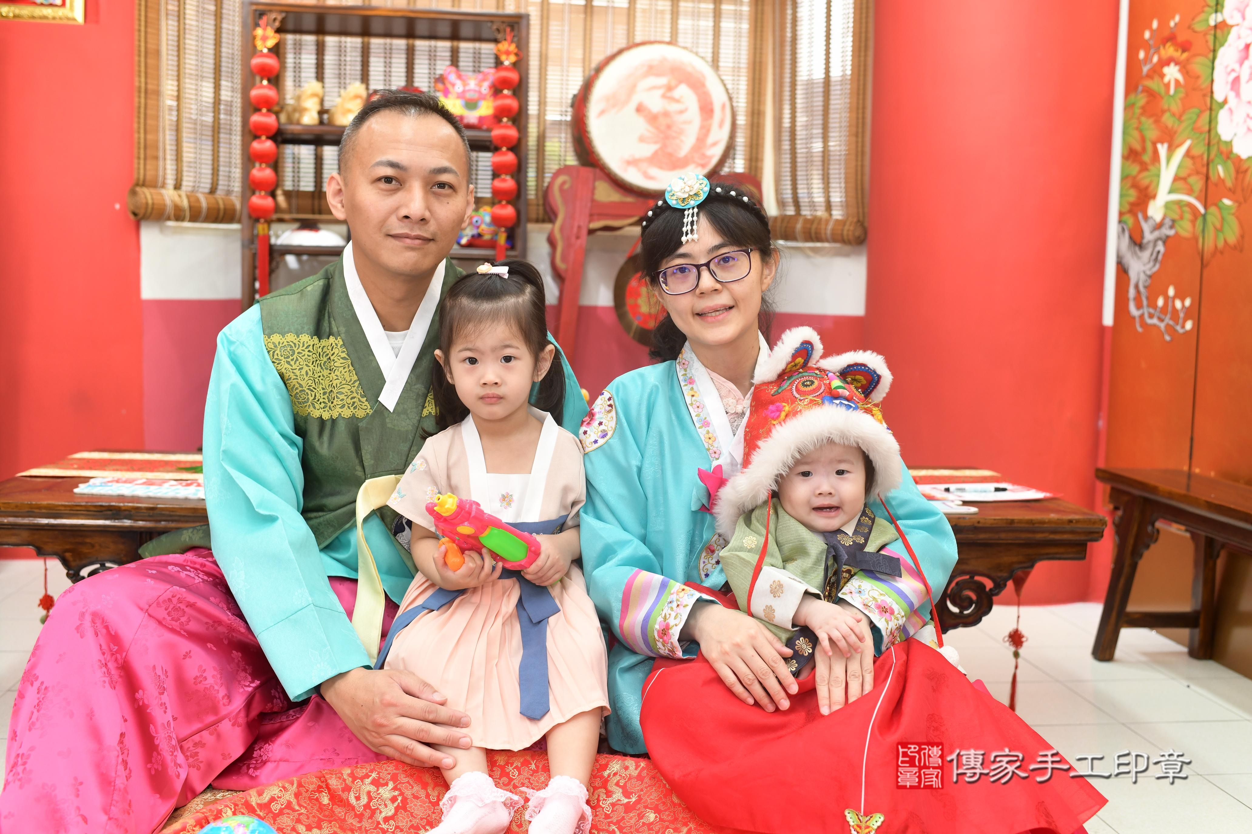 傳家手工印章高雄店、抓周、度脺、美式風會場、傳家嬰兒古禮、吉祥話、抓周道具物品24種、拍照。抓周證書。寶寶抓周、滿周歲、生日快樂、祝福 傳家手工印章高雄店、抓周、度脺、美式風會場、傳家嬰兒古禮、吉祥話、抓周道具物品24種、拍照。抓周證書。寶寶抓周、滿周歲、生日快樂、祝福