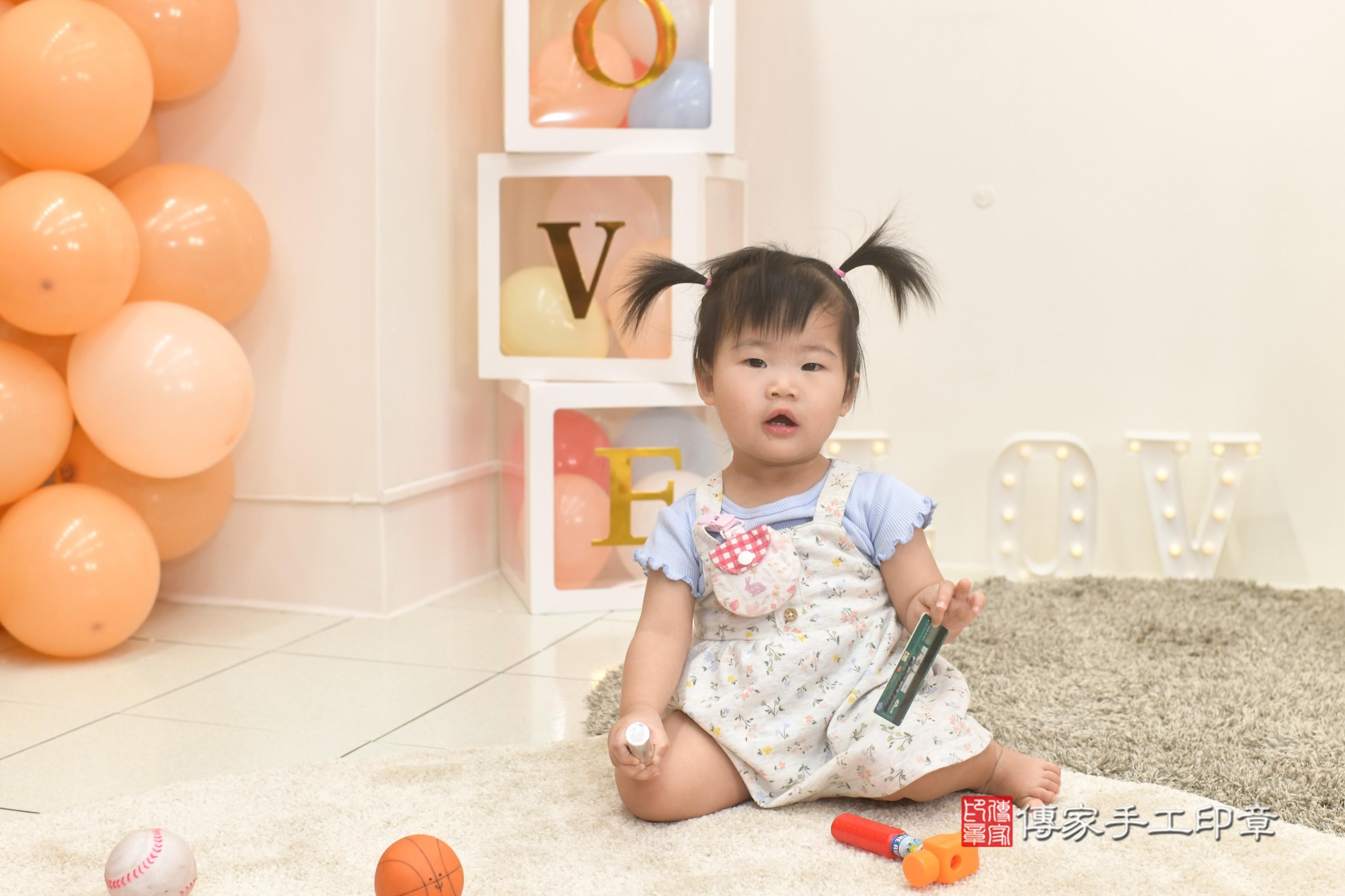 傳家手工印章高雄店、抓周、度脺、美式風會場、傳家嬰兒古禮、吉祥話、抓周道具物品24種、拍照。抓周證書。寶寶抓周、滿周歲、生日快樂、祝福 傳家手工印章高雄店、抓周、度脺、美式風會場、傳家嬰兒古禮、吉祥話、抓周道具物品24種、拍照。抓周證書。寶寶抓周、滿周歲、生日快樂、祝福