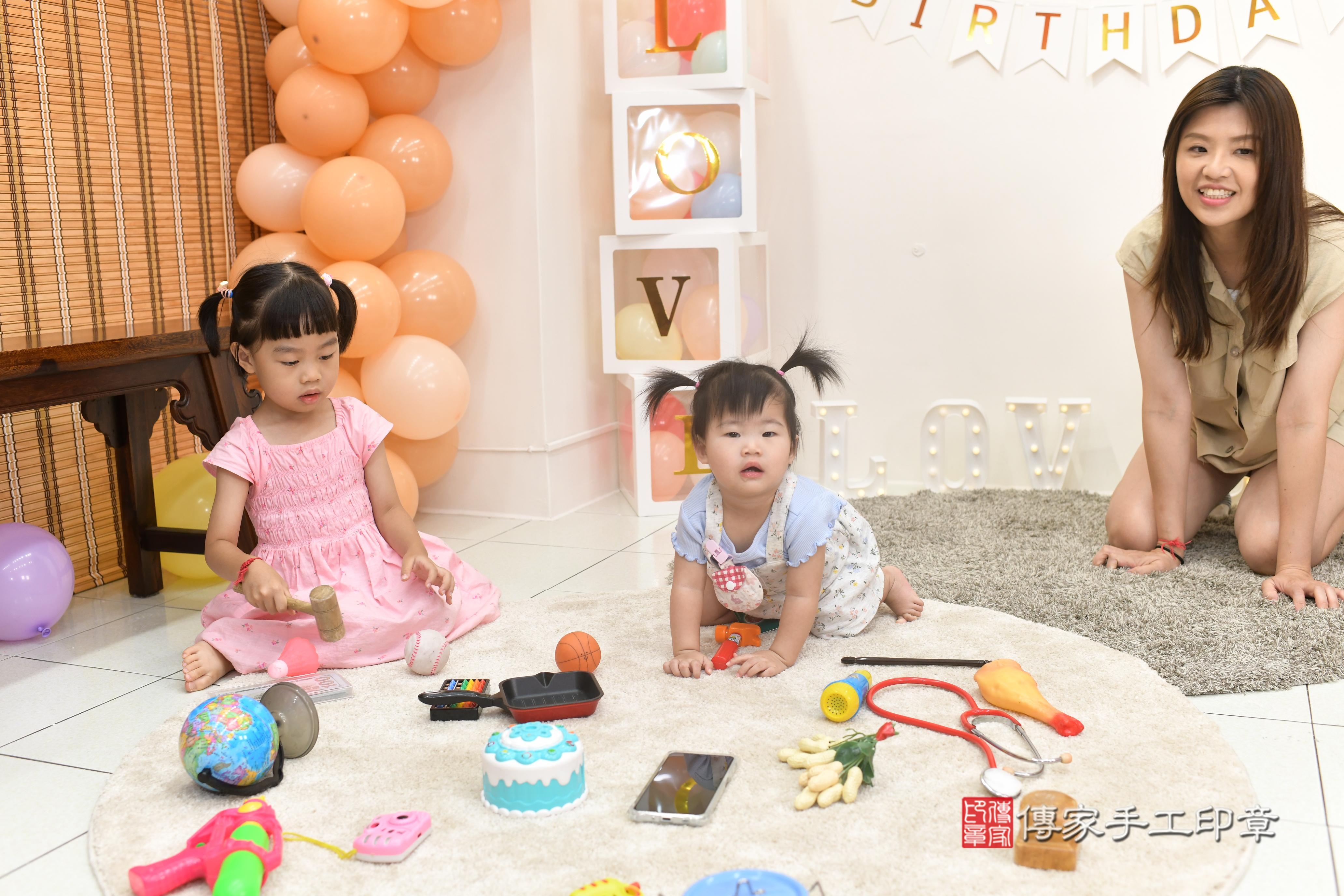 傳家手工印章高雄店、抓周、度脺、美式風會場、傳家嬰兒古禮、吉祥話、抓周道具物品24種、拍照。抓周證書。寶寶抓周、滿周歲、生日快樂、祝福 傳家手工印章高雄店、抓周、度脺、美式風會場、傳家嬰兒古禮、吉祥話、抓周道具物品24種、拍照。抓周證書。寶寶抓周、滿周歲、生日快樂、祝福