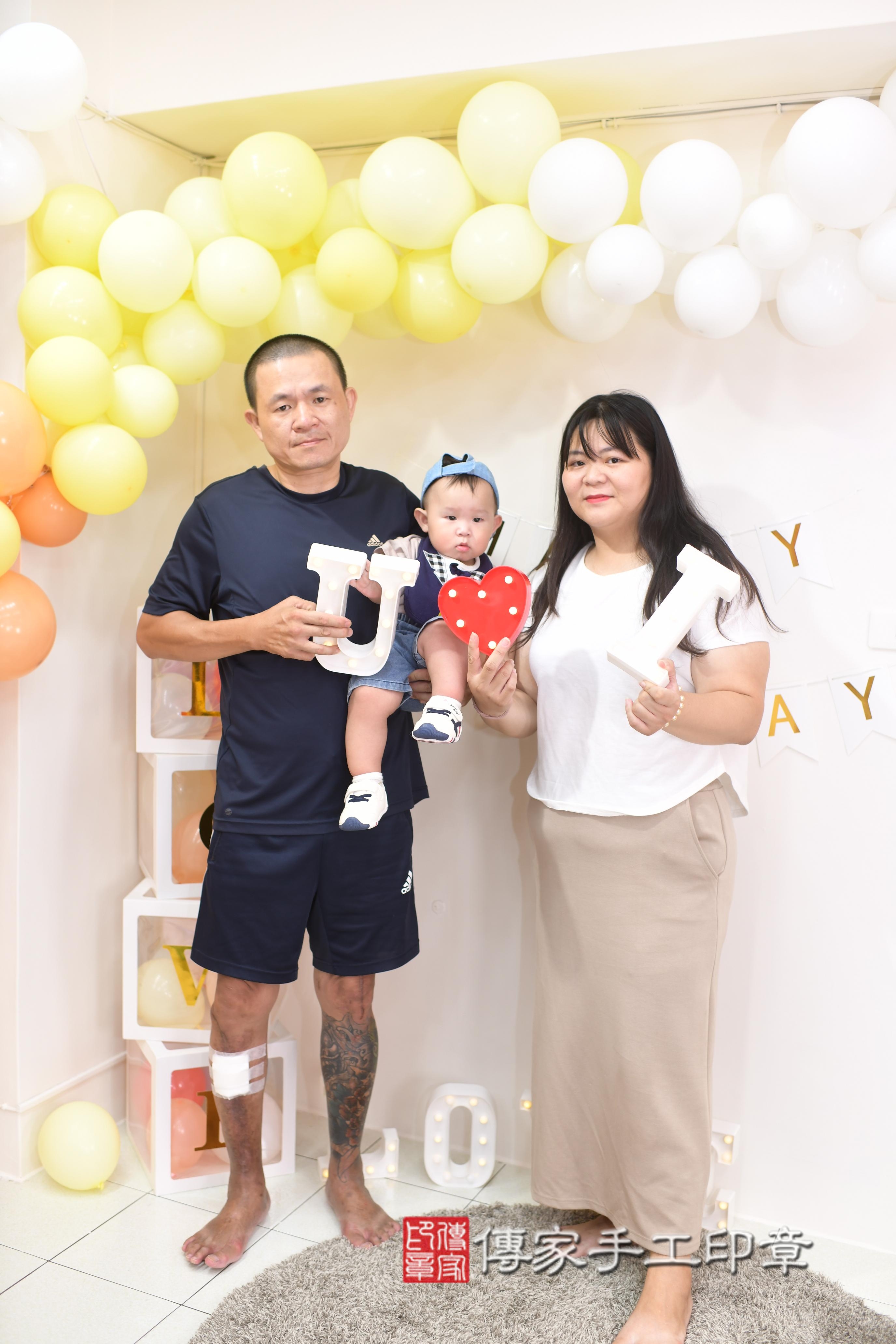 傳家手工印章高雄店、抓周、度脺、美式風會場、傳家嬰兒古禮、吉祥話、抓周道具物品24種、拍照。抓周證書。寶寶抓周、滿周歲、生日快樂、祝福