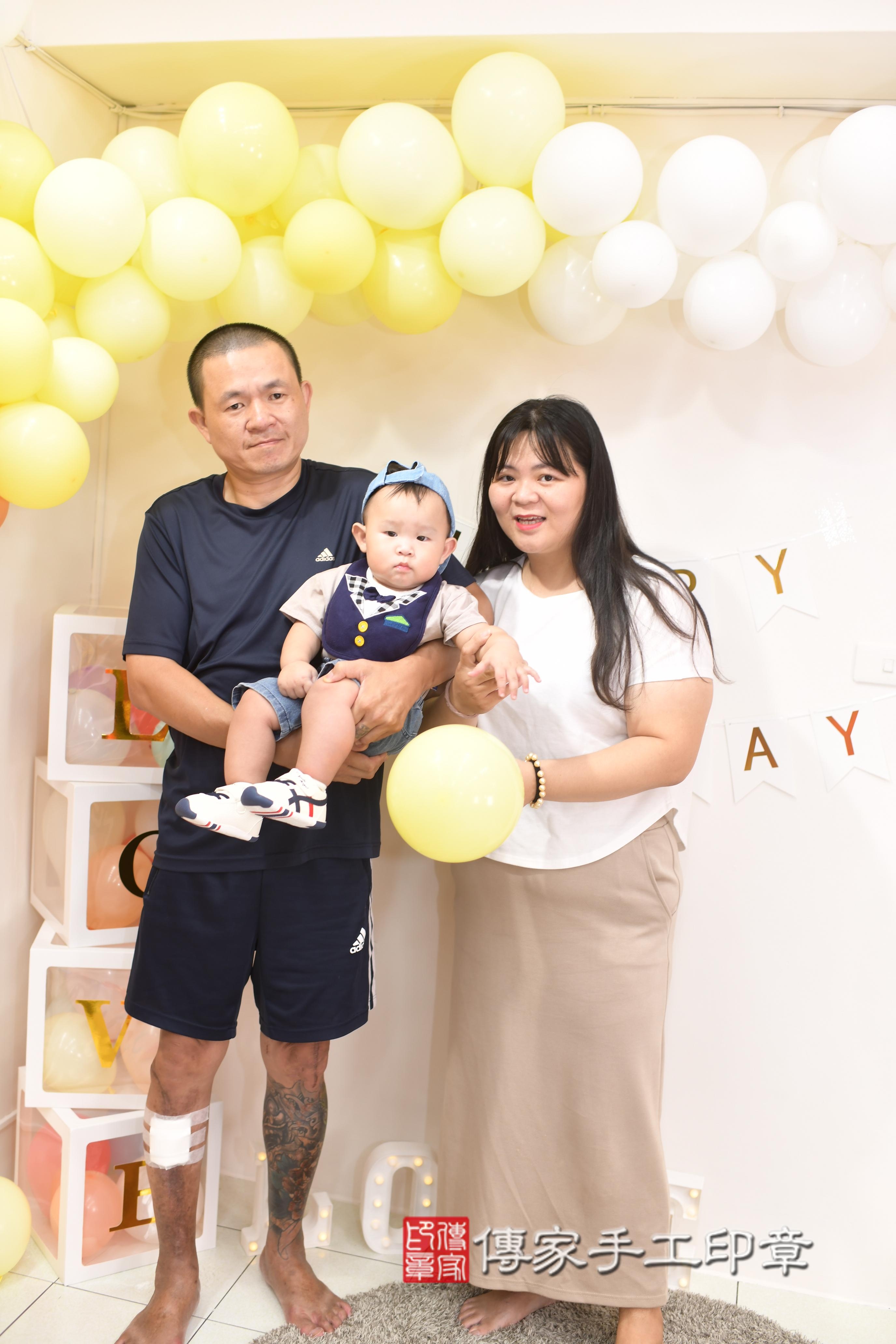 傳家手工印章高雄店、抓周、度脺、美式風會場、傳家嬰兒古禮、吉祥話、抓周道具物品24種、拍照。抓周證書。寶寶抓周、滿周歲、生日快樂、祝福