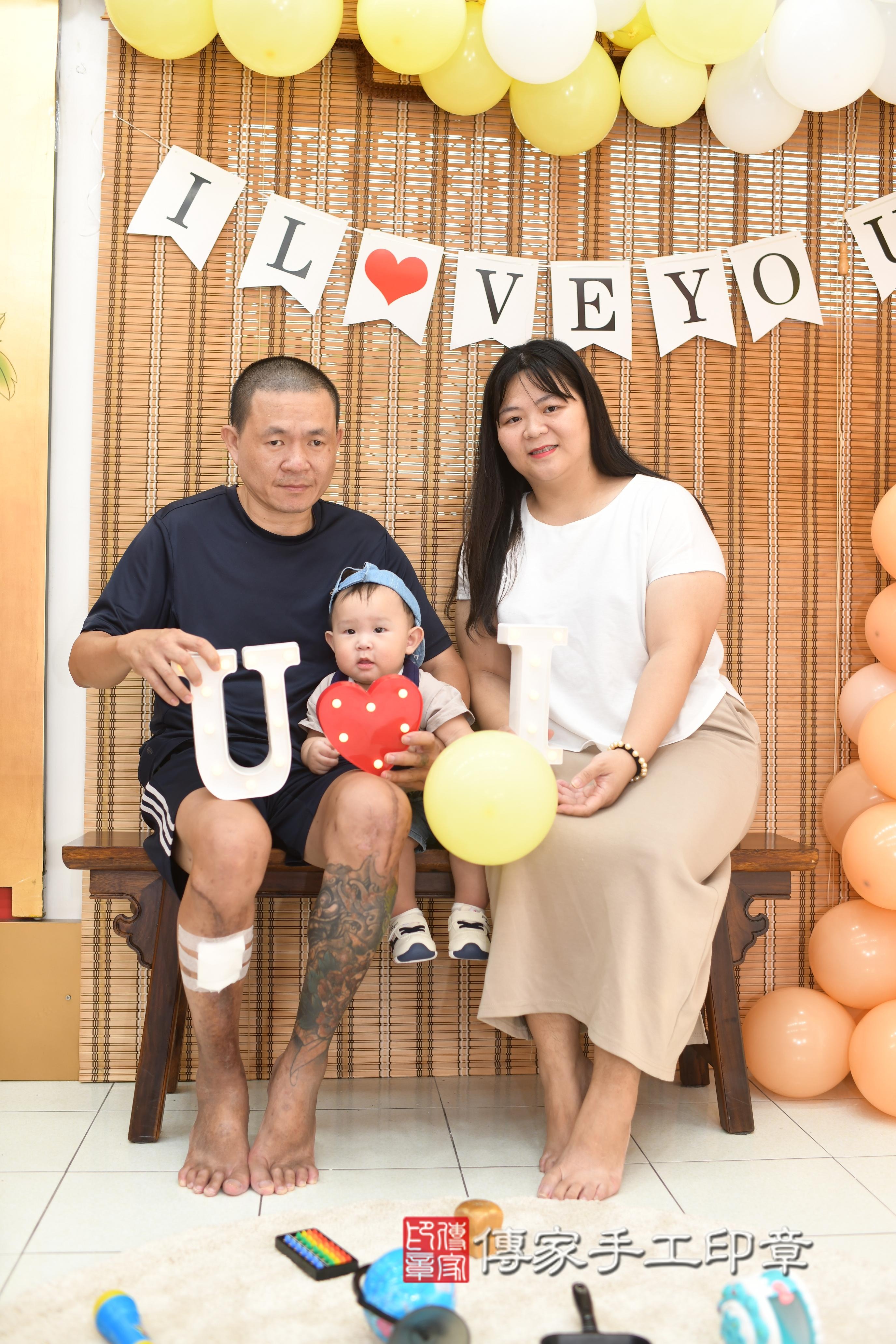 傳家手工印章高雄店、抓周、度脺、美式風會場、傳家嬰兒古禮、吉祥話、抓周道具物品24種、拍照。抓周證書。寶寶抓周、滿周歲、生日快樂、祝福