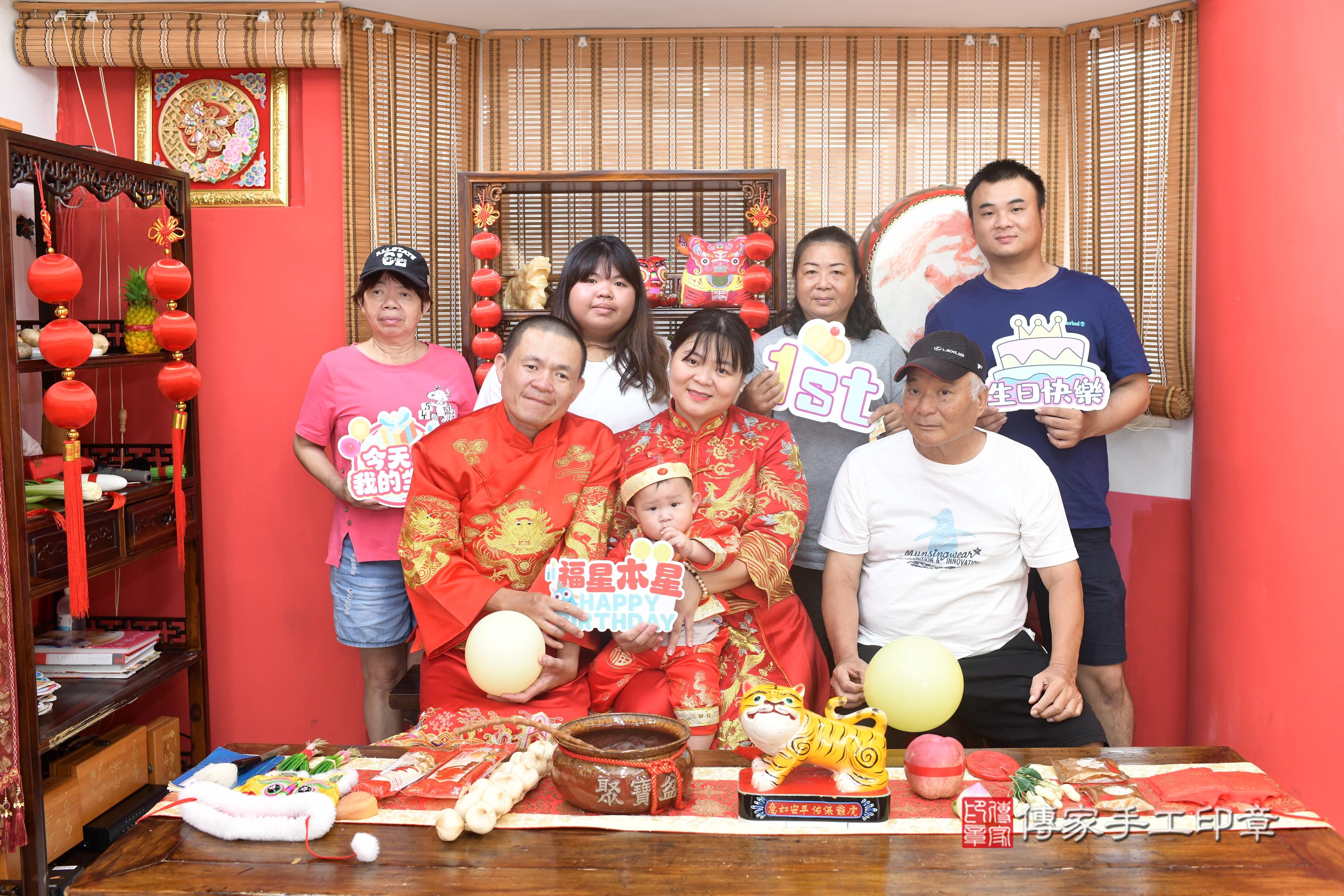 傳家手工印章高雄店、抓周、度脺、美式風會場、傳家嬰兒古禮、吉祥話、抓周道具物品24種、拍照。抓周證書。寶寶抓周、滿周歲、生日快樂、祝福