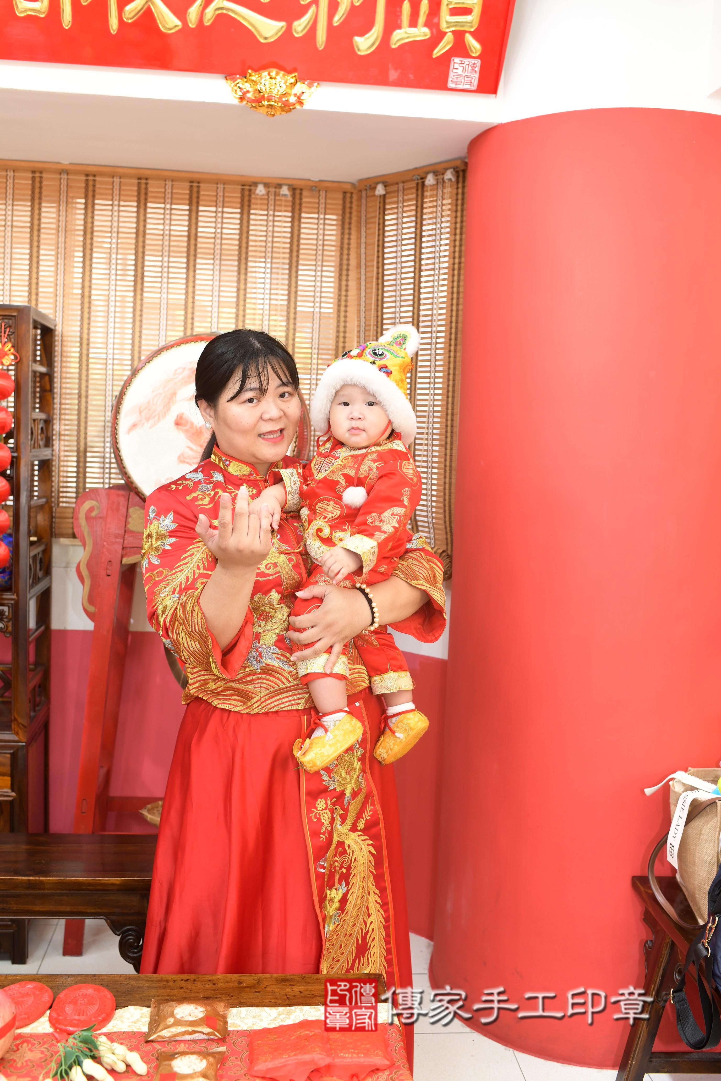 傳家手工印章高雄店、抓周、度脺、美式風會場、傳家嬰兒古禮、吉祥話、抓周道具物品24種、拍照。抓周證書。寶寶抓周、滿周歲、生日快樂、祝福