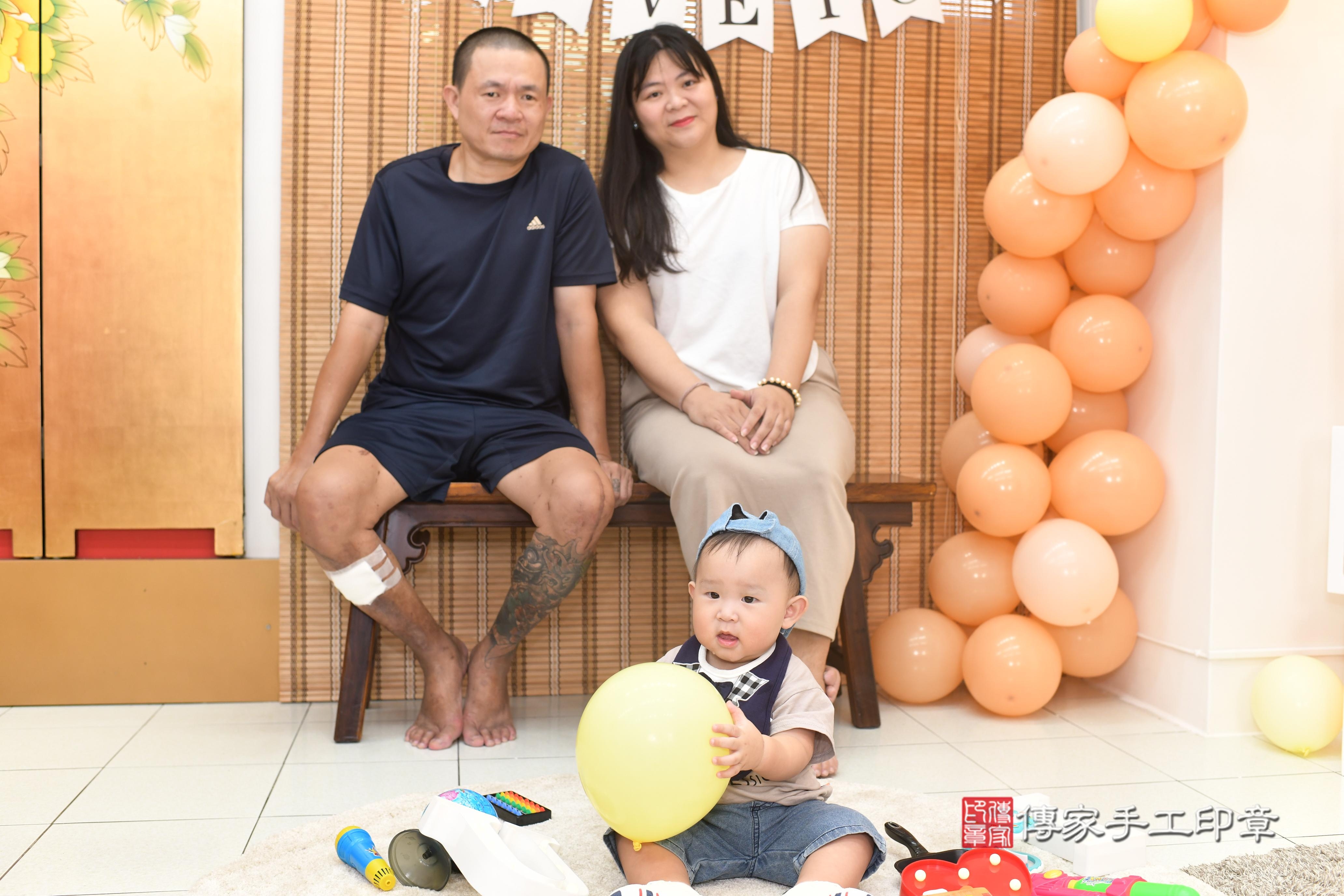 傳家手工印章高雄店、抓周、度脺、美式風會場、傳家嬰兒古禮、吉祥話、抓周道具物品24種、拍照。抓周證書。寶寶抓周、滿周歲、生日快樂、祝福