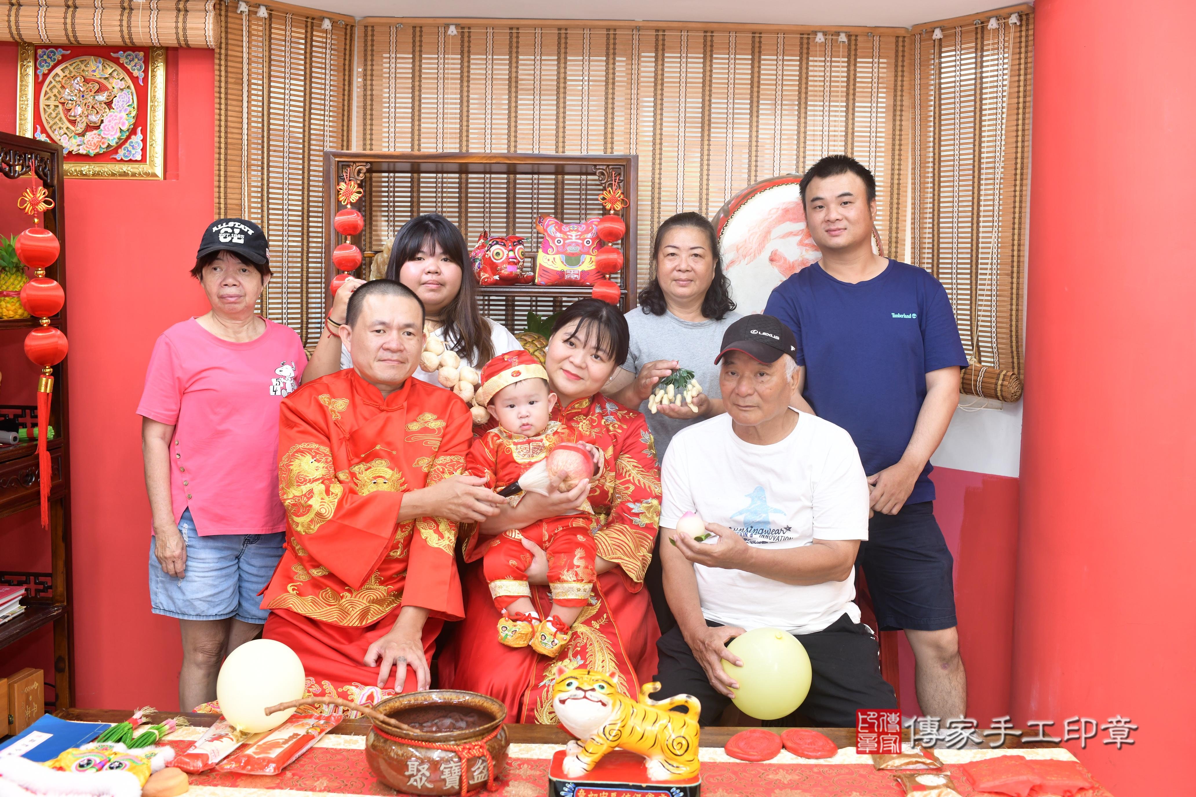 傳家手工印章高雄店、抓周、度脺、美式風會場、傳家嬰兒古禮、吉祥話、抓周道具物品24種、拍照。抓周證書。寶寶抓周、滿周歲、生日快樂、祝福