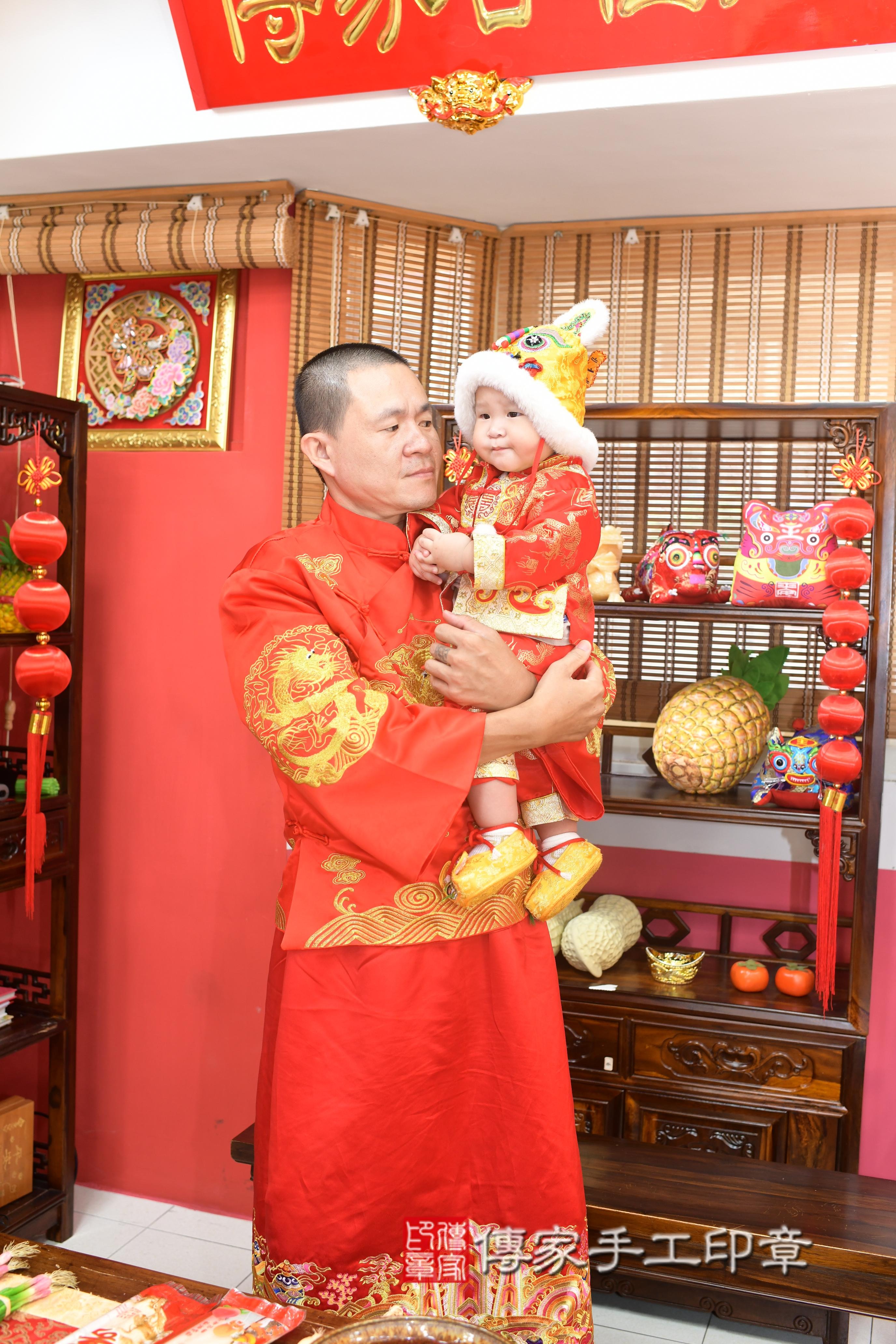 傳家手工印章高雄店、抓周、度脺、美式風會場、傳家嬰兒古禮、吉祥話、抓周道具物品24種、拍照。抓周證書。寶寶抓周、滿周歲、生日快樂、祝福