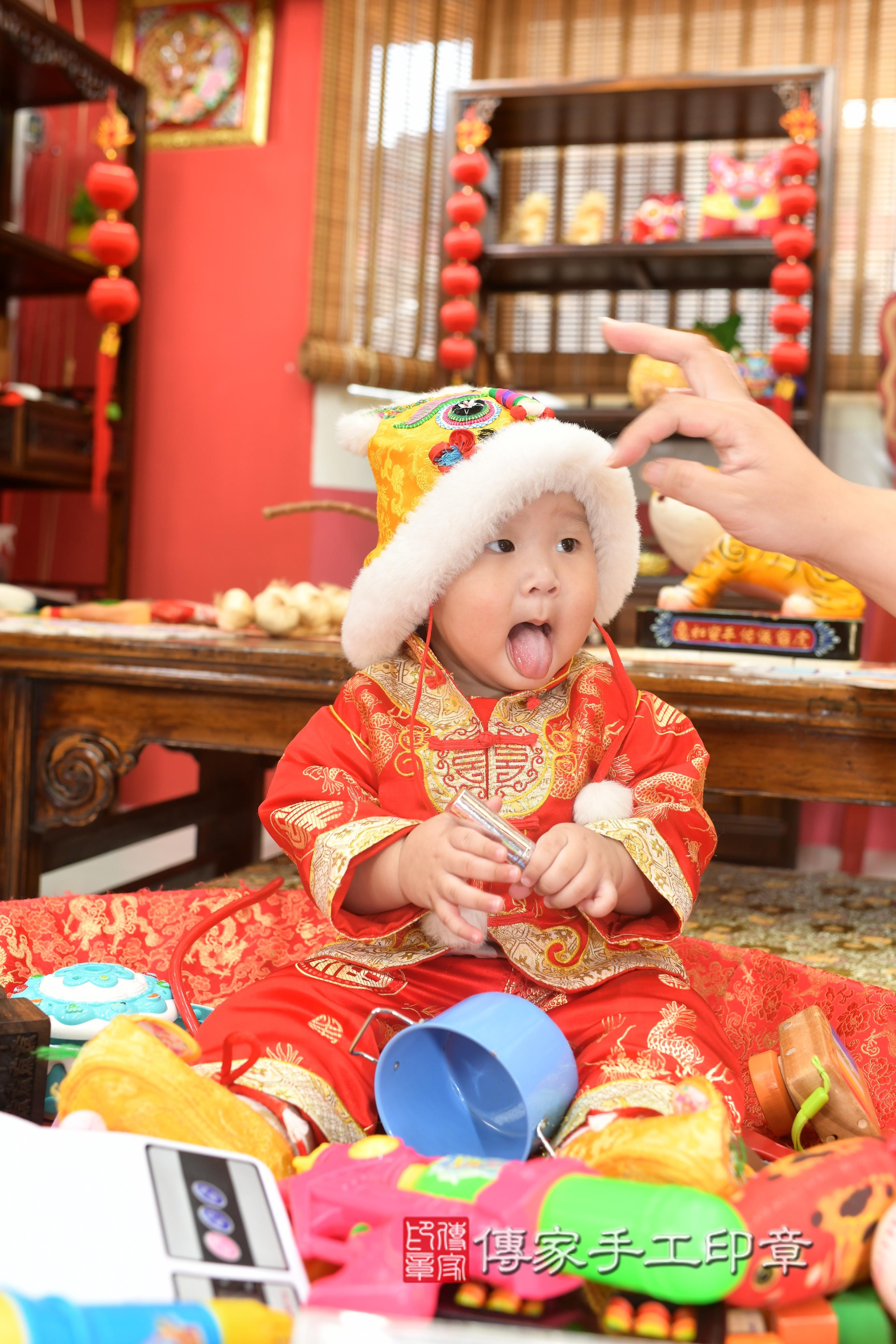 傳家手工印章高雄店、抓周、度脺、美式風會場、傳家嬰兒古禮、吉祥話、抓周道具物品24種、拍照。抓周證書。寶寶抓周、滿周歲、生日快樂、祝福