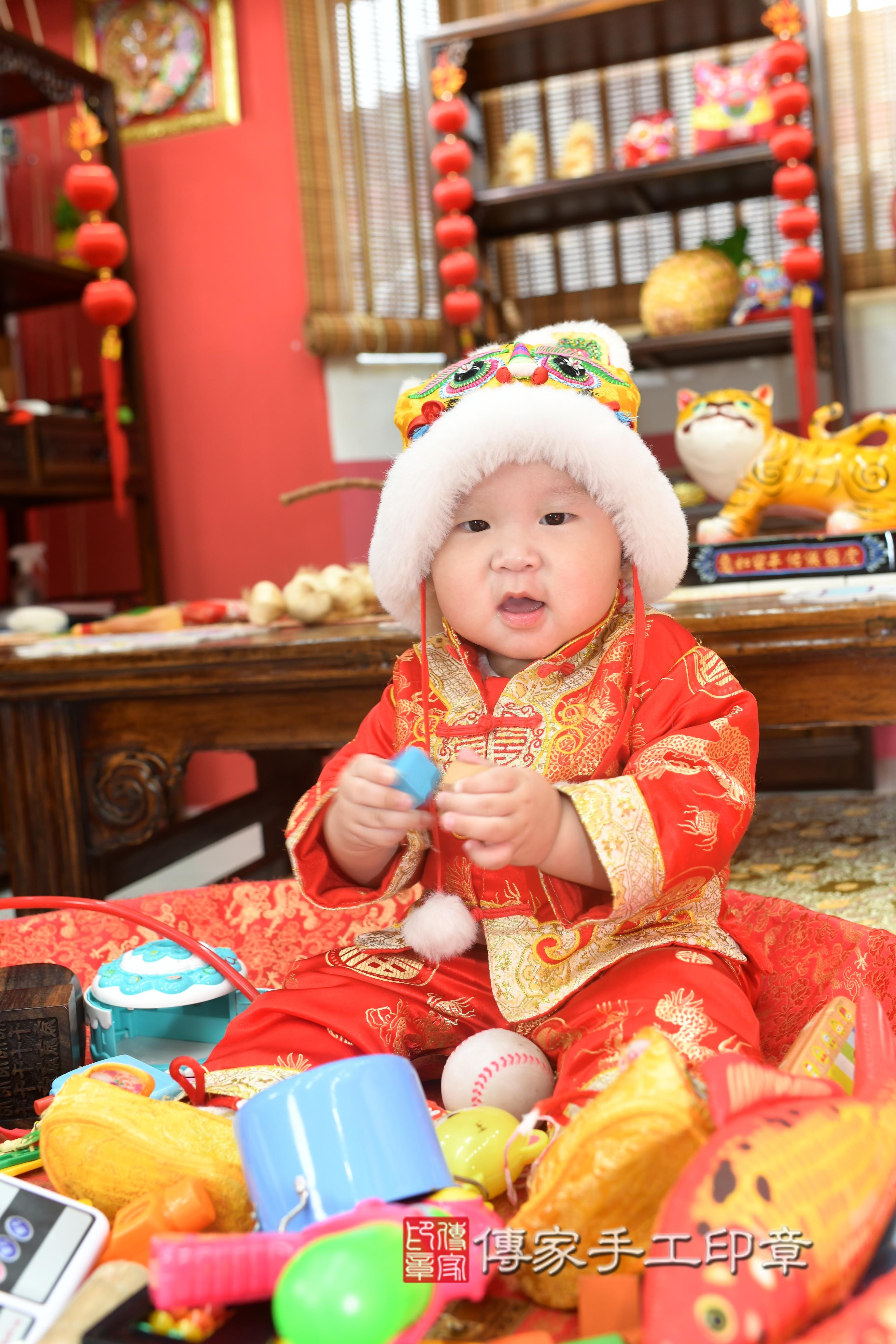 傳家手工印章高雄店、抓周、度脺、美式風會場、傳家嬰兒古禮、吉祥話、抓周道具物品24種、拍照。抓周證書。寶寶抓周、滿周歲、生日快樂、祝福