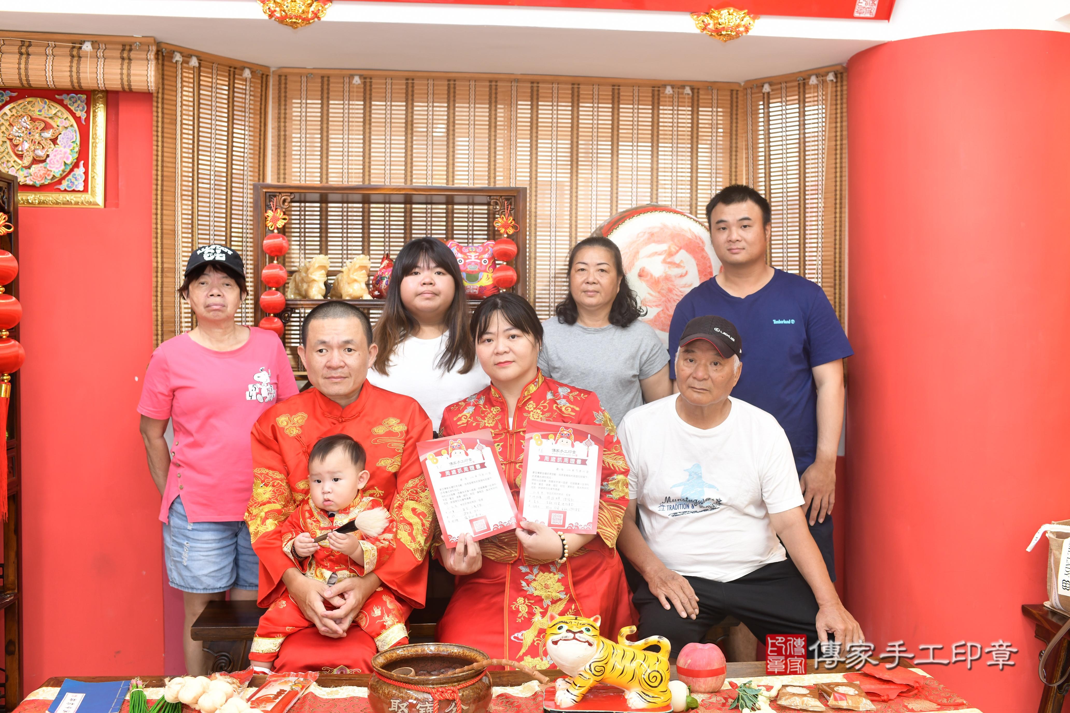 傳家手工印章高雄店、抓周、度脺、美式風會場、傳家嬰兒古禮、吉祥話、抓周道具物品24種、拍照。抓周證書。寶寶抓周、滿周歲、生日快樂、祝福