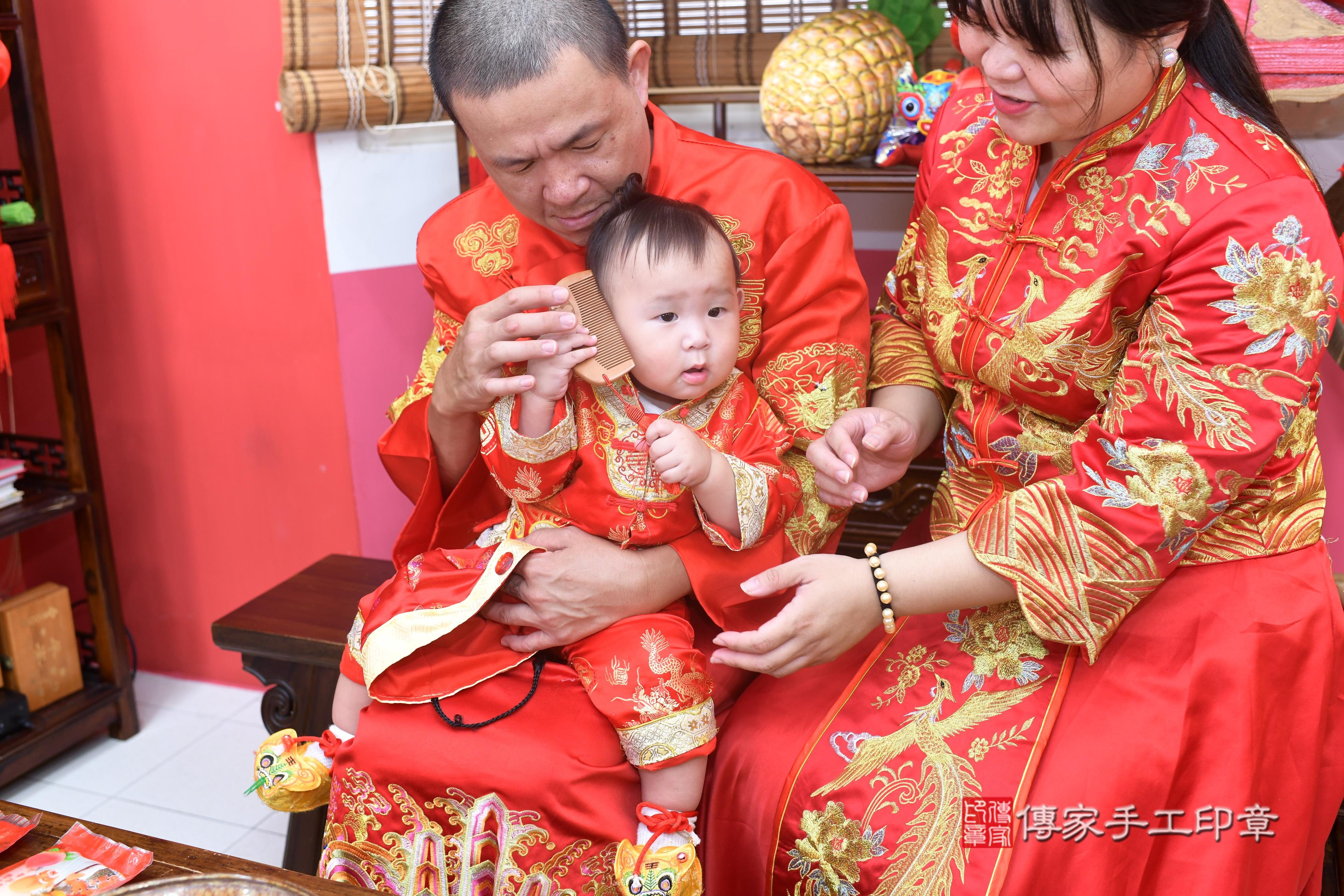 傳家手工印章高雄店、抓周、度脺、美式風會場、傳家嬰兒古禮、吉祥話、抓周道具物品24種、拍照。抓周證書。寶寶抓周、滿周歲、生日快樂、祝福