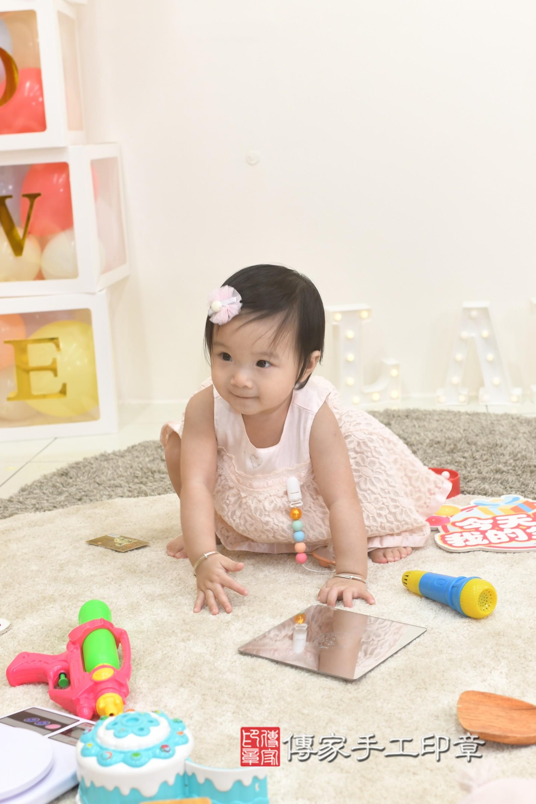 傳家手工印章高雄店、抓周、度脺、美式風會場、傳家嬰兒古禮、吉祥話、抓周道具物品24種、拍照。抓周證書。寶寶抓周、滿周歲、生日快樂、祝福 傳家手工印章高雄店、抓周、度脺、美式風會場、傳家嬰兒古禮、吉祥話、抓周道具物品24種、拍照。抓周證書。寶寶抓周、滿周歲、生日快樂、祝福