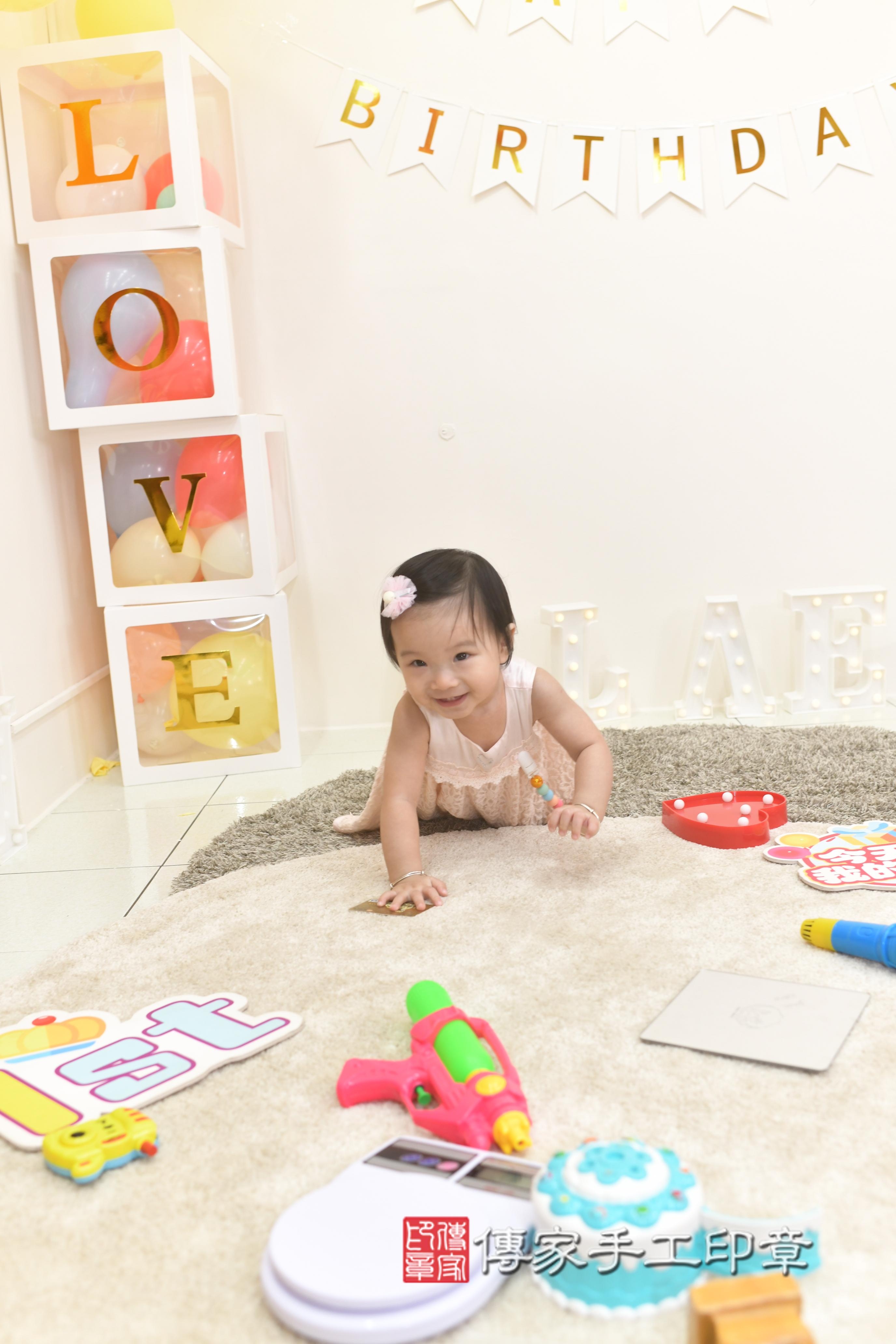 傳家手工印章高雄店、抓周、度脺、美式風會場、傳家嬰兒古禮、吉祥話、抓周道具物品24種、拍照。抓周證書。寶寶抓周、滿周歲、生日快樂、祝福 傳家手工印章高雄店、抓周、度脺、美式風會場、傳家嬰兒古禮、吉祥話、抓周道具物品24種、拍照。抓周證書。寶寶抓周、滿周歲、生日快樂、祝福