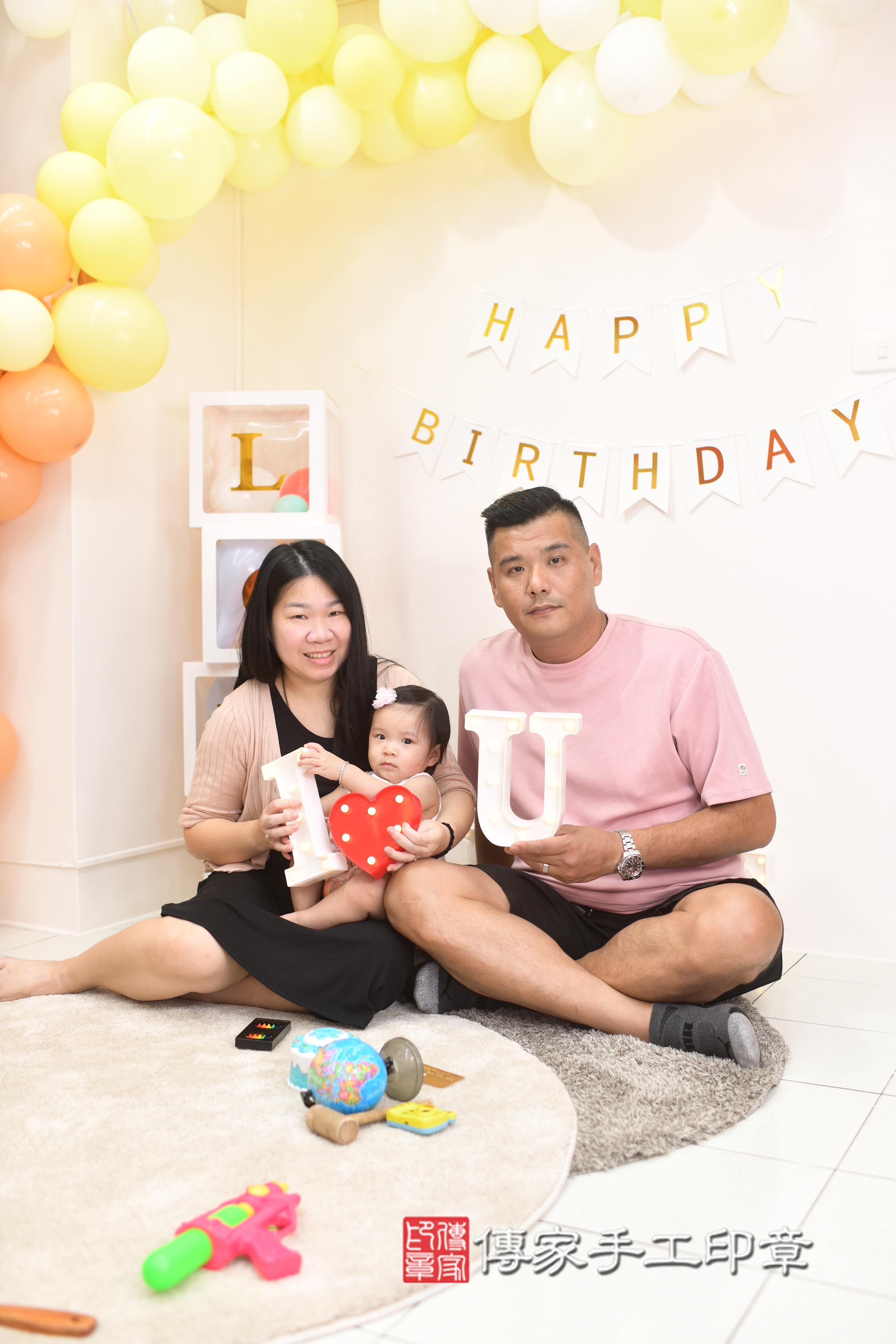 傳家手工印章高雄店、抓周、度脺、美式風會場、傳家嬰兒古禮、吉祥話、抓周道具物品24種、拍照。抓周證書。寶寶抓周、滿周歲、生日快樂、祝福 傳家手工印章高雄店、抓周、度脺、美式風會場、傳家嬰兒古禮、吉祥話、抓周道具物品24種、拍照。抓周證書。寶寶抓周、滿周歲、生日快樂、祝福