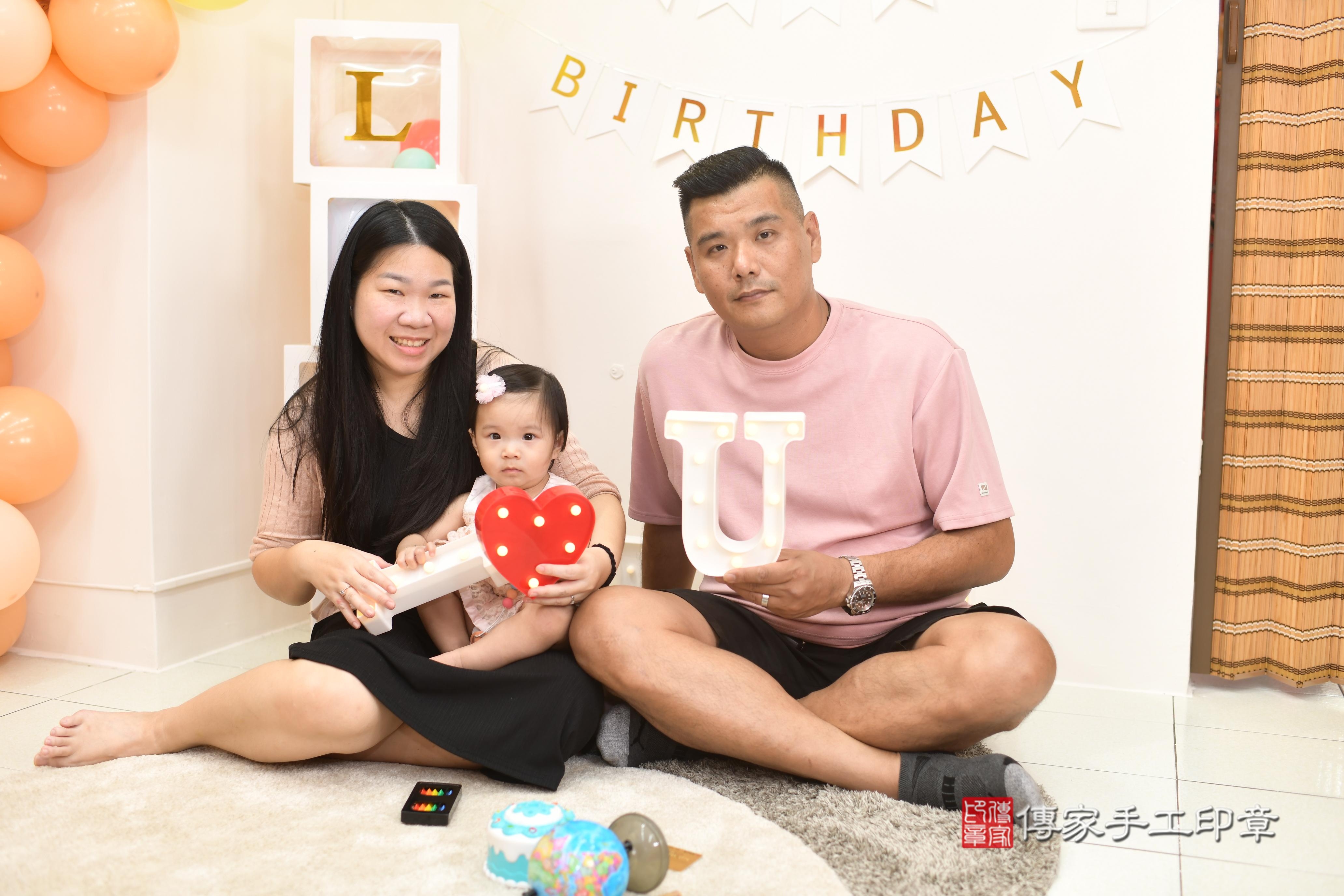 傳家手工印章高雄店、抓周、度脺、美式風會場、傳家嬰兒古禮、吉祥話、抓周道具物品24種、拍照。抓周證書。寶寶抓周、滿周歲、生日快樂、祝福 傳家手工印章高雄店、抓周、度脺、美式風會場、傳家嬰兒古禮、吉祥話、抓周道具物品24種、拍照。抓周證書。寶寶抓周、滿周歲、生日快樂、祝福