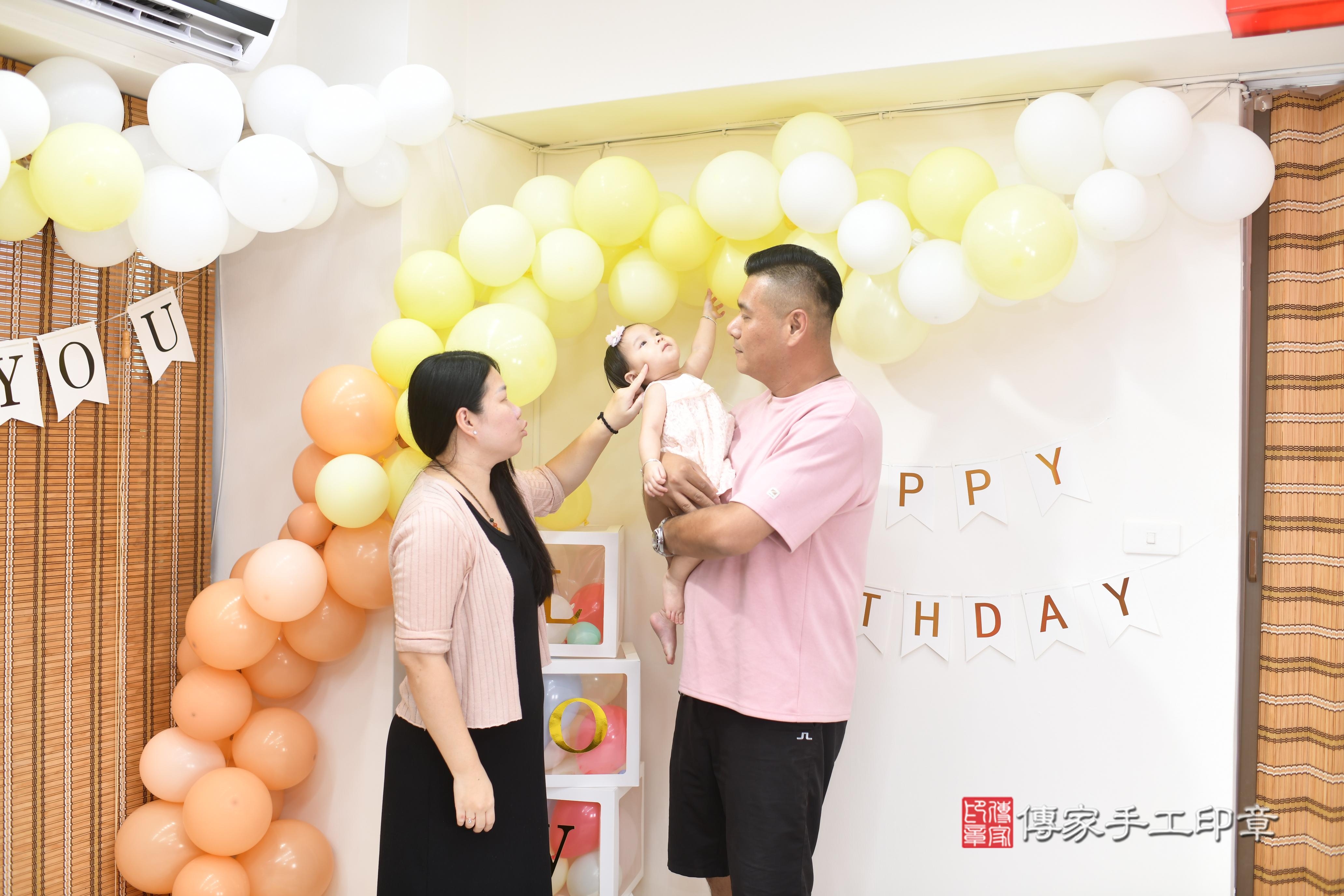 傳家手工印章高雄店、抓周、度脺、美式風會場、傳家嬰兒古禮、吉祥話、抓周道具物品24種、拍照。抓周證書。寶寶抓周、滿周歲、生日快樂、祝福 傳家手工印章高雄店、抓周、度脺、美式風會場、傳家嬰兒古禮、吉祥話、抓周道具物品24種、拍照。抓周證書。寶寶抓周、滿周歲、生日快樂、祝福