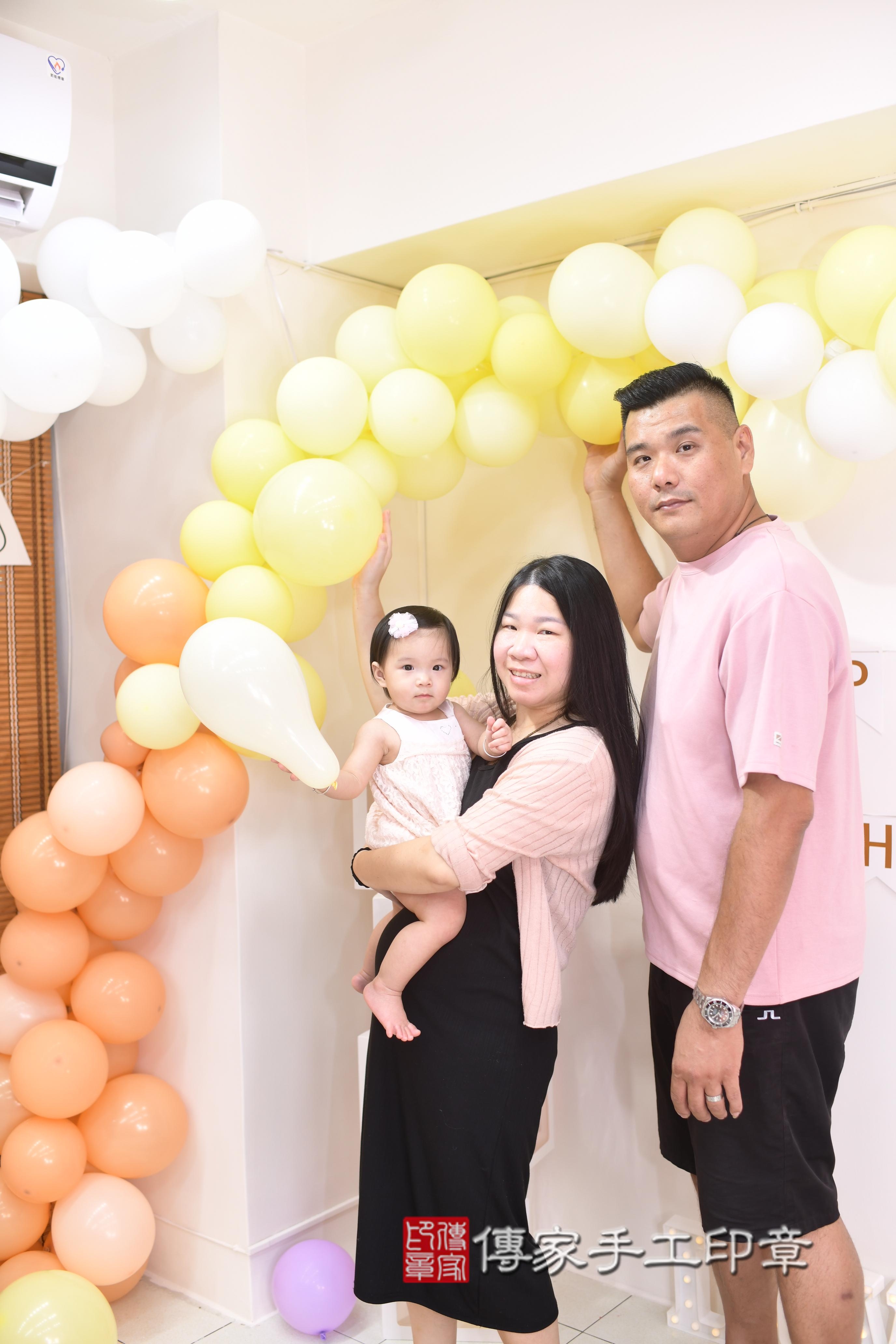 傳家手工印章高雄店、抓周、度脺、美式風會場、傳家嬰兒古禮、吉祥話、抓周道具物品24種、拍照。抓周證書。寶寶抓周、滿周歲、生日快樂、祝福 傳家手工印章高雄店、抓周、度脺、美式風會場、傳家嬰兒古禮、吉祥話、抓周道具物品24種、拍照。抓周證書。寶寶抓周、滿周歲、生日快樂、祝福