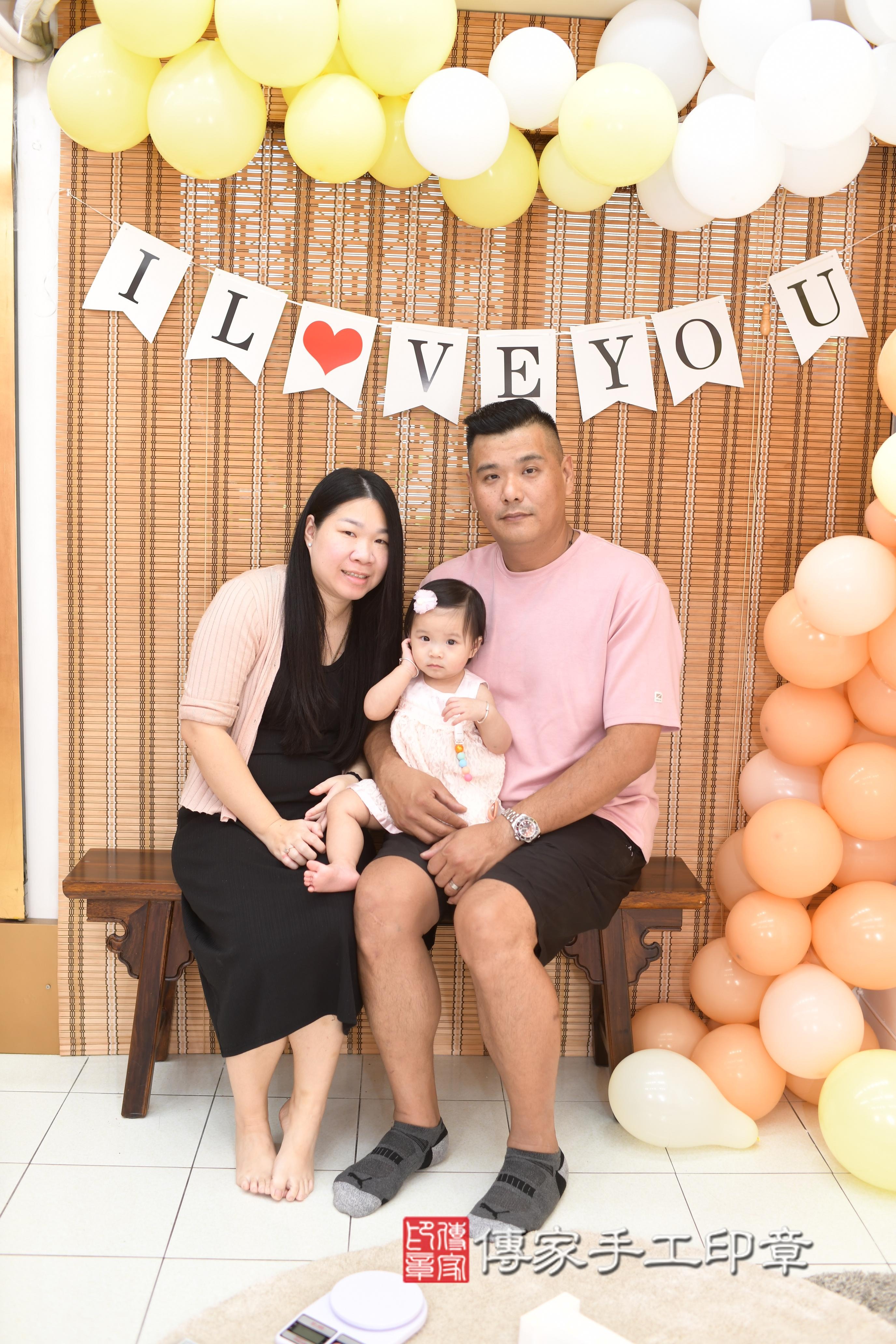 傳家手工印章高雄店、抓周、度脺、美式風會場、傳家嬰兒古禮、吉祥話、抓周道具物品24種、拍照。抓周證書。寶寶抓周、滿周歲、生日快樂、祝福 傳家手工印章高雄店、抓周、度脺、美式風會場、傳家嬰兒古禮、吉祥話、抓周道具物品24種、拍照。抓周證書。寶寶抓周、滿周歲、生日快樂、祝福