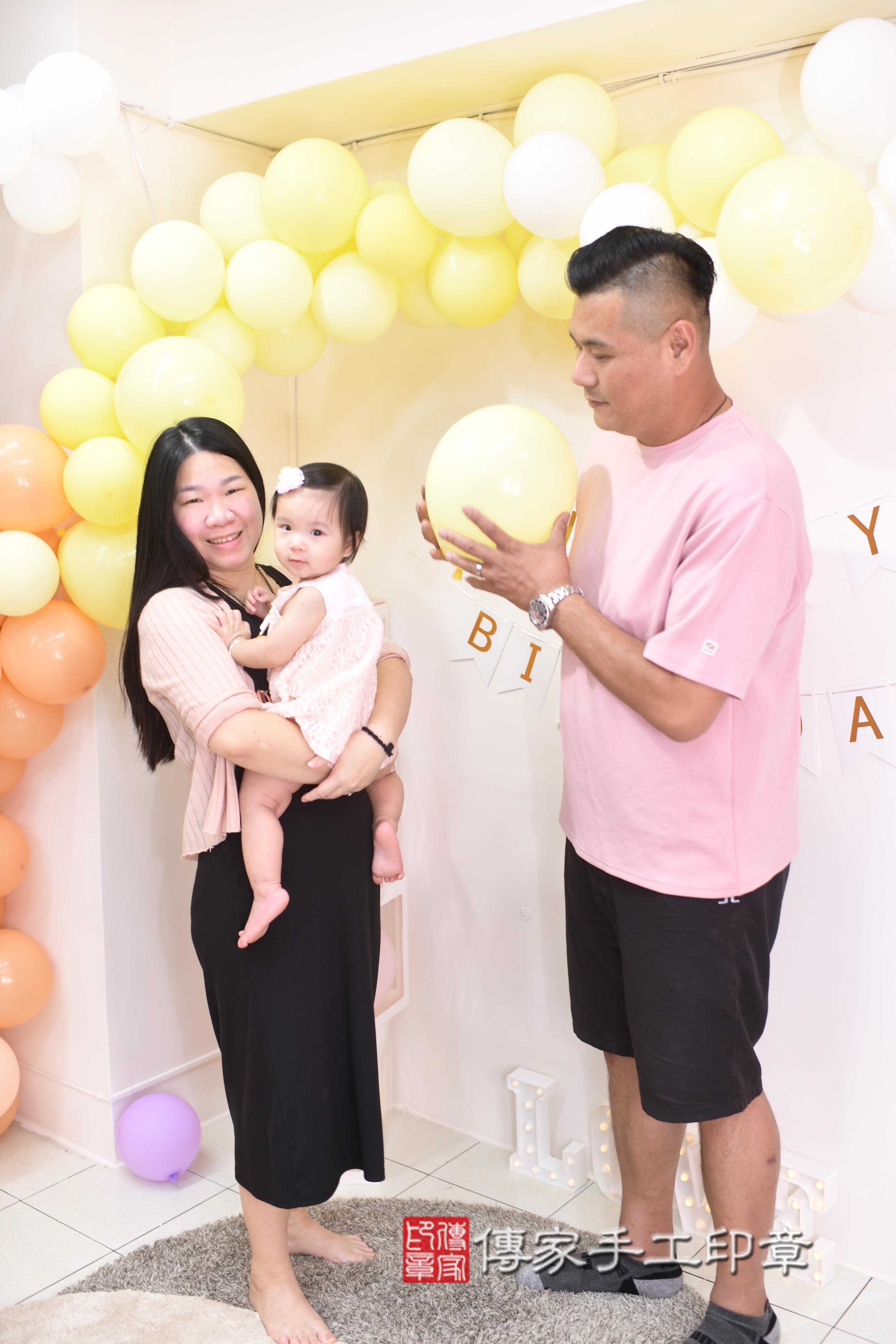 傳家手工印章高雄店、抓周、度脺、美式風會場、傳家嬰兒古禮、吉祥話、抓周道具物品24種、拍照。抓周證書。寶寶抓周、滿周歲、生日快樂、祝福 傳家手工印章高雄店、抓周、度脺、美式風會場、傳家嬰兒古禮、吉祥話、抓周道具物品24種、拍照。抓周證書。寶寶抓周、滿周歲、生日快樂、祝福