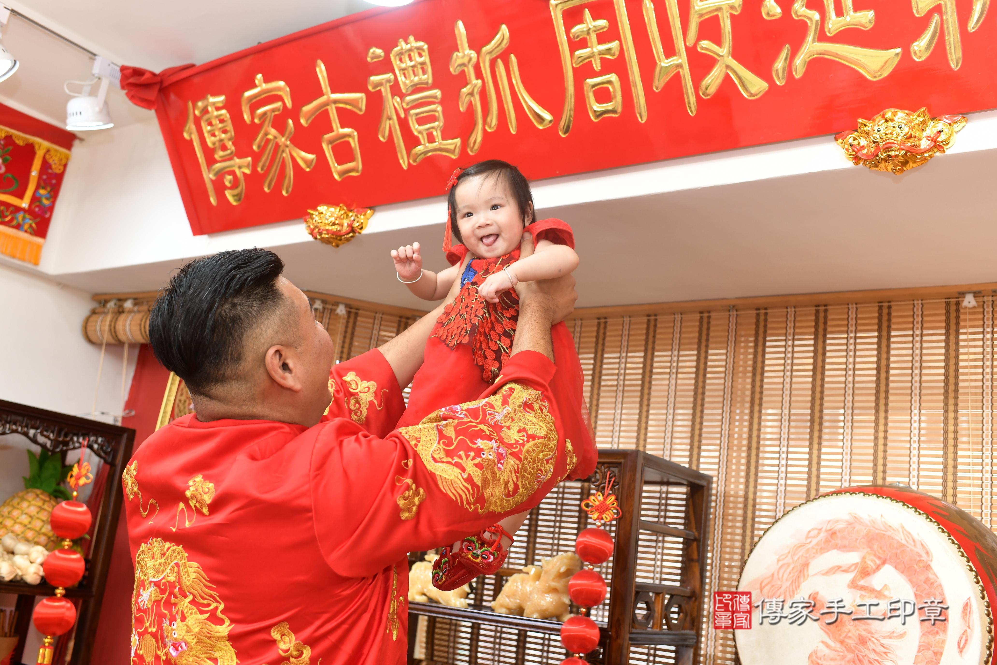 傳家手工印章高雄店、抓周、度脺、美式風會場、傳家嬰兒古禮、吉祥話、抓周道具物品24種、拍照。抓周證書。寶寶抓周、滿周歲、生日快樂、祝福 傳家手工印章高雄店、抓周、度脺、美式風會場、傳家嬰兒古禮、吉祥話、抓周道具物品24種、拍照。抓周證書。寶寶抓周、滿周歲、生日快樂、祝福