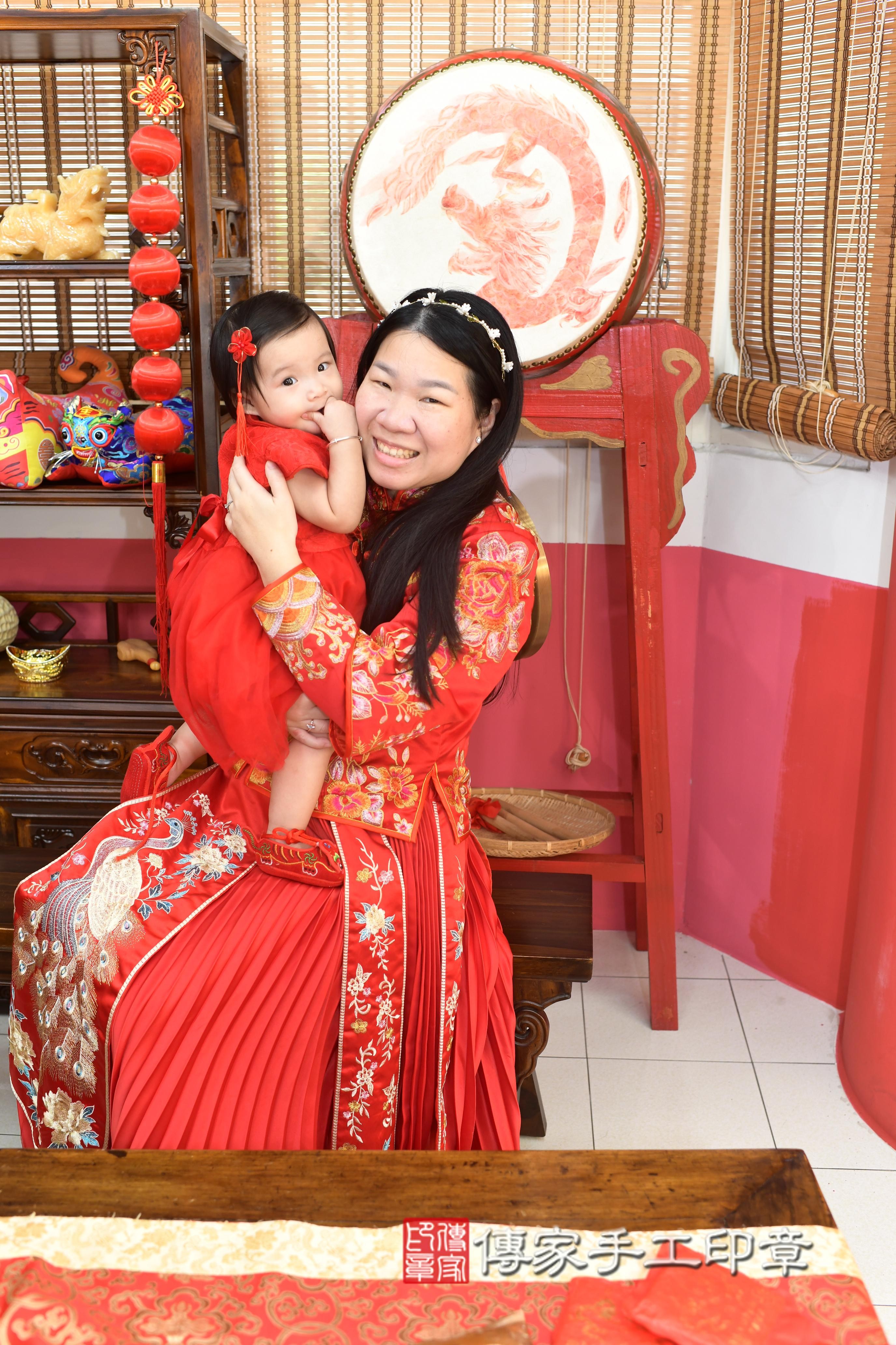 傳家手工印章高雄店、抓周、度脺、美式風會場、傳家嬰兒古禮、吉祥話、抓周道具物品24種、拍照。抓周證書。寶寶抓周、滿周歲、生日快樂、祝福 傳家手工印章高雄店、抓周、度脺、美式風會場、傳家嬰兒古禮、吉祥話、抓周道具物品24種、拍照。抓周證書。寶寶抓周、滿周歲、生日快樂、祝福