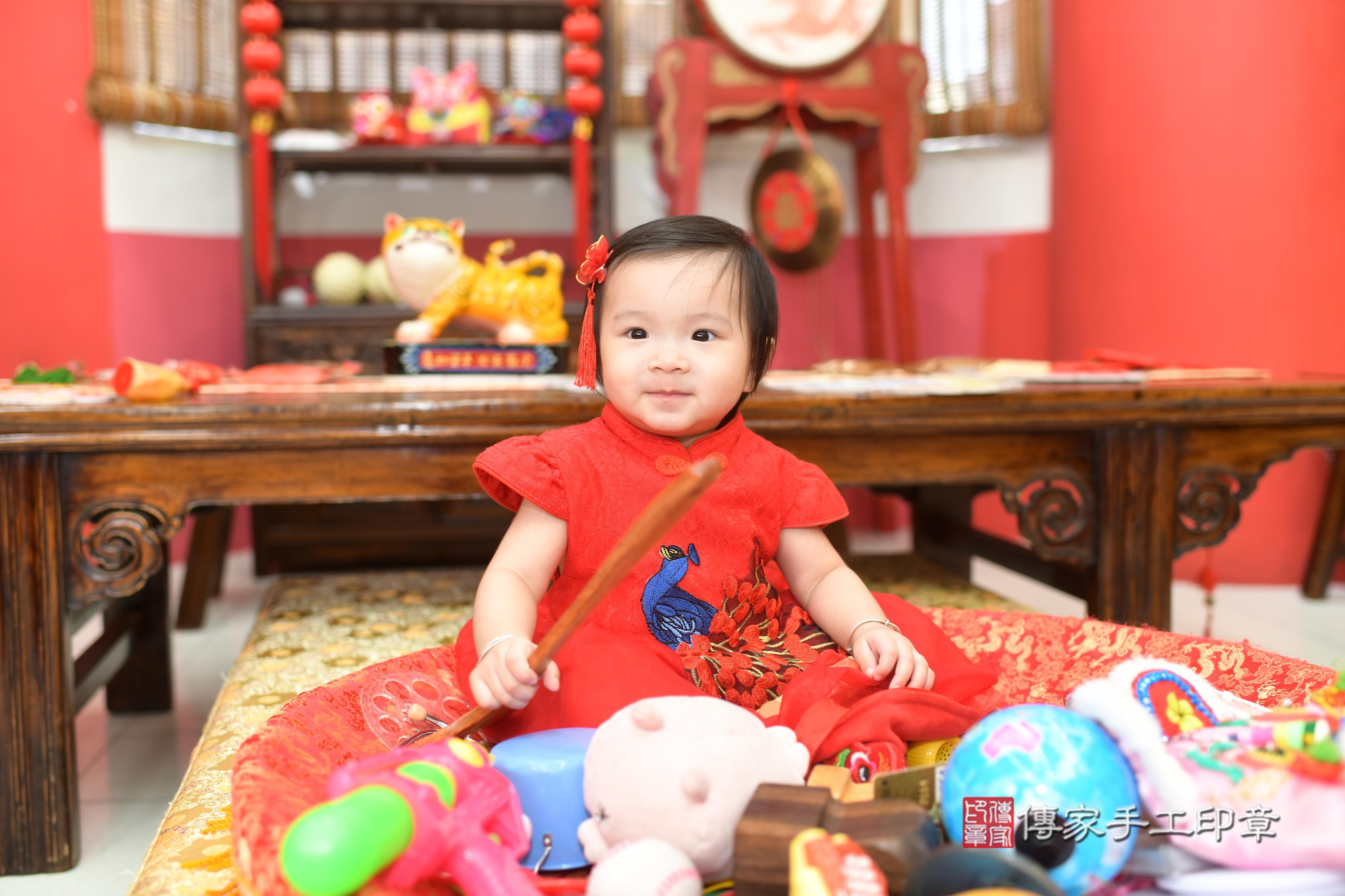 傳家手工印章高雄店、抓周、度脺、美式風會場、傳家嬰兒古禮、吉祥話、抓周道具物品24種、拍照。抓周證書。寶寶抓周、滿周歲、生日快樂、祝福 傳家手工印章高雄店、抓周、度脺、美式風會場、傳家嬰兒古禮、吉祥話、抓周道具物品24種、拍照。抓周證書。寶寶抓周、滿周歲、生日快樂、祝福