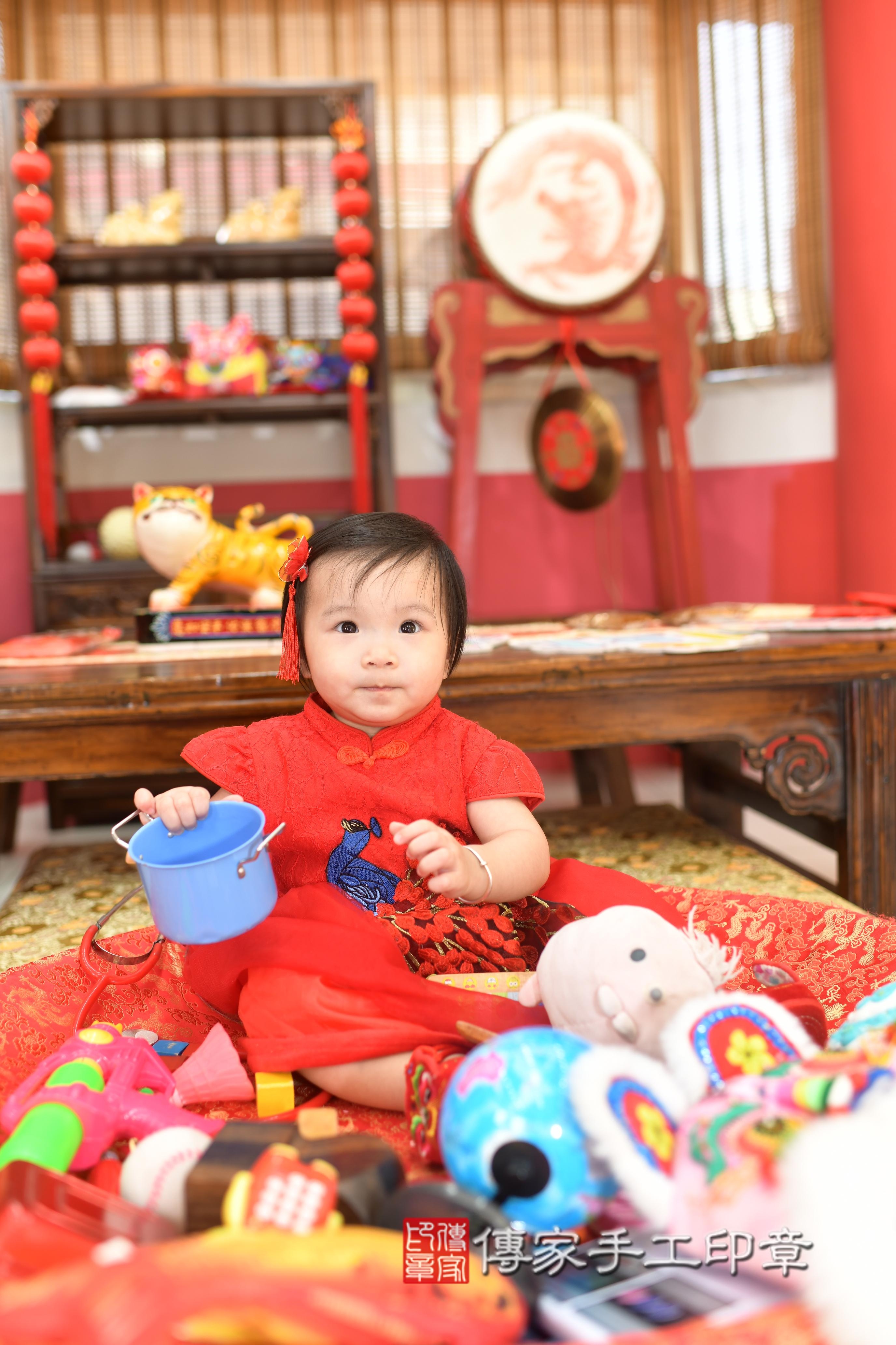 傳家手工印章高雄店、抓周、度脺、美式風會場、傳家嬰兒古禮、吉祥話、抓周道具物品24種、拍照。抓周證書。寶寶抓周、滿周歲、生日快樂、祝福 傳家手工印章高雄店、抓周、度脺、美式風會場、傳家嬰兒古禮、吉祥話、抓周道具物品24種、拍照。抓周證書。寶寶抓周、滿周歲、生日快樂、祝福