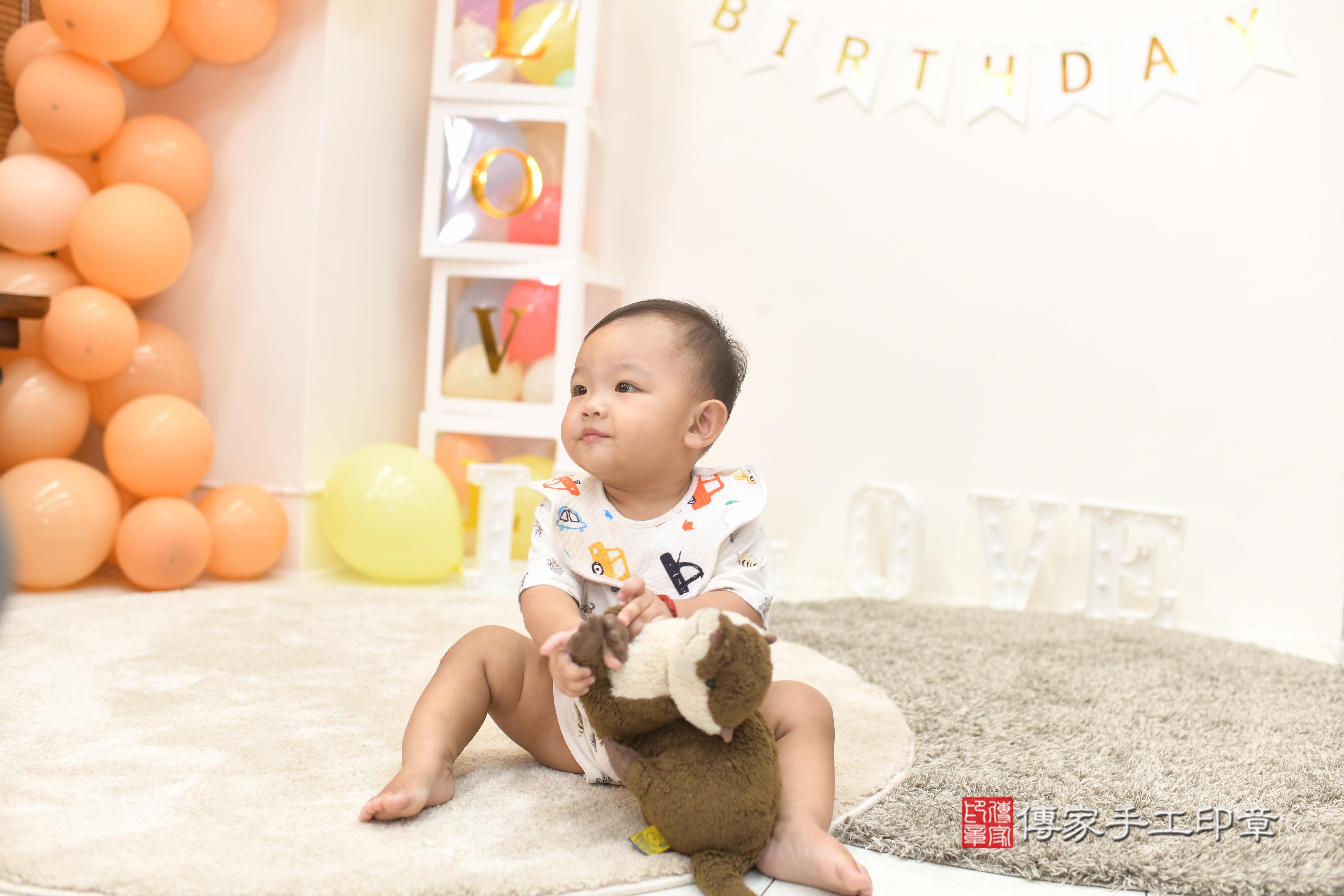 傳家手工印章高雄店、抓周、度脺、美式風會場、傳家嬰兒古禮、吉祥話、抓周道具物品24種、拍照。抓周證書。寶寶抓周、滿周歲、生日快樂、祝福