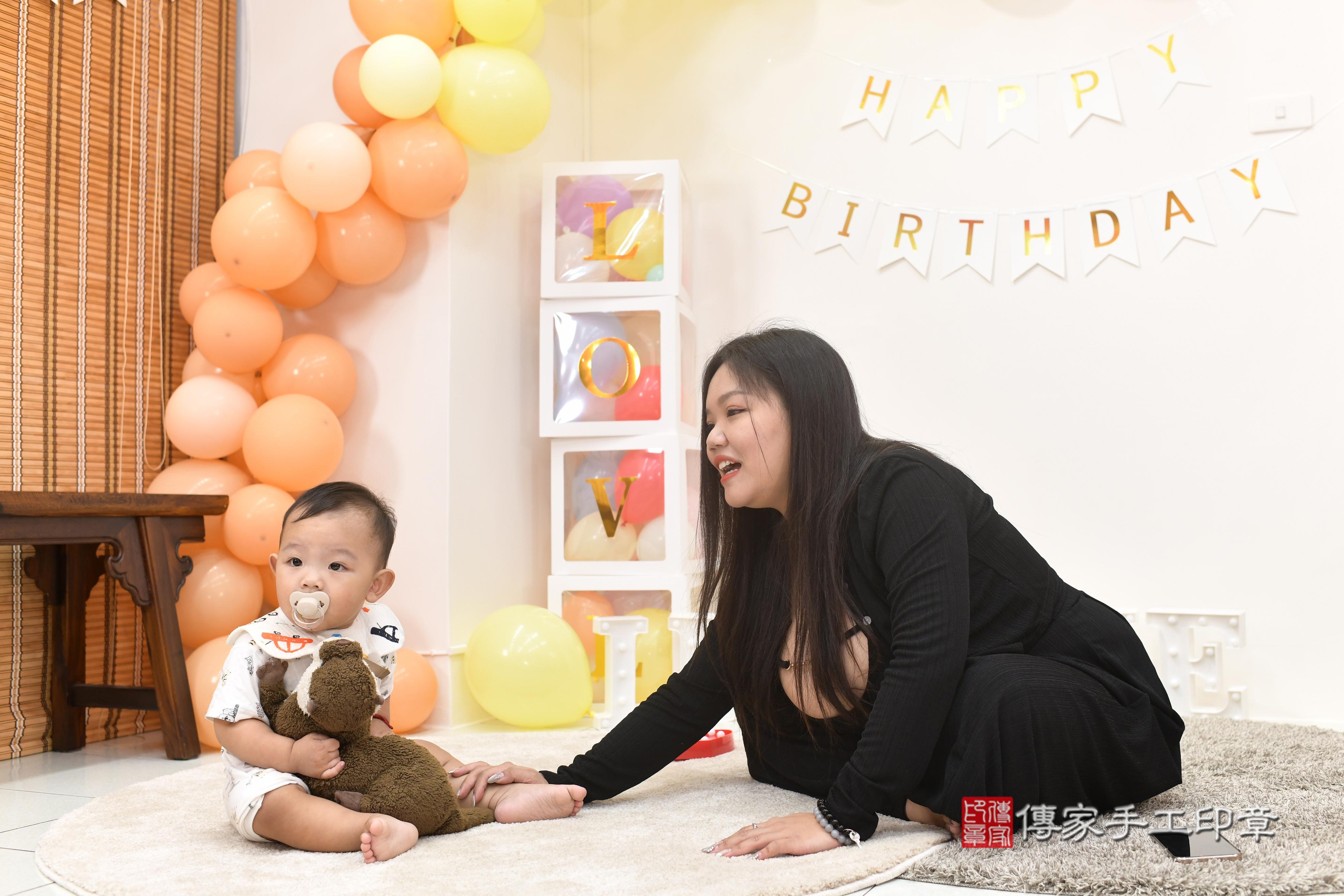 傳家手工印章高雄店、抓周、度脺、美式風會場、傳家嬰兒古禮、吉祥話、抓周道具物品24種、拍照。抓周證書。寶寶抓周、滿周歲、生日快樂、祝福