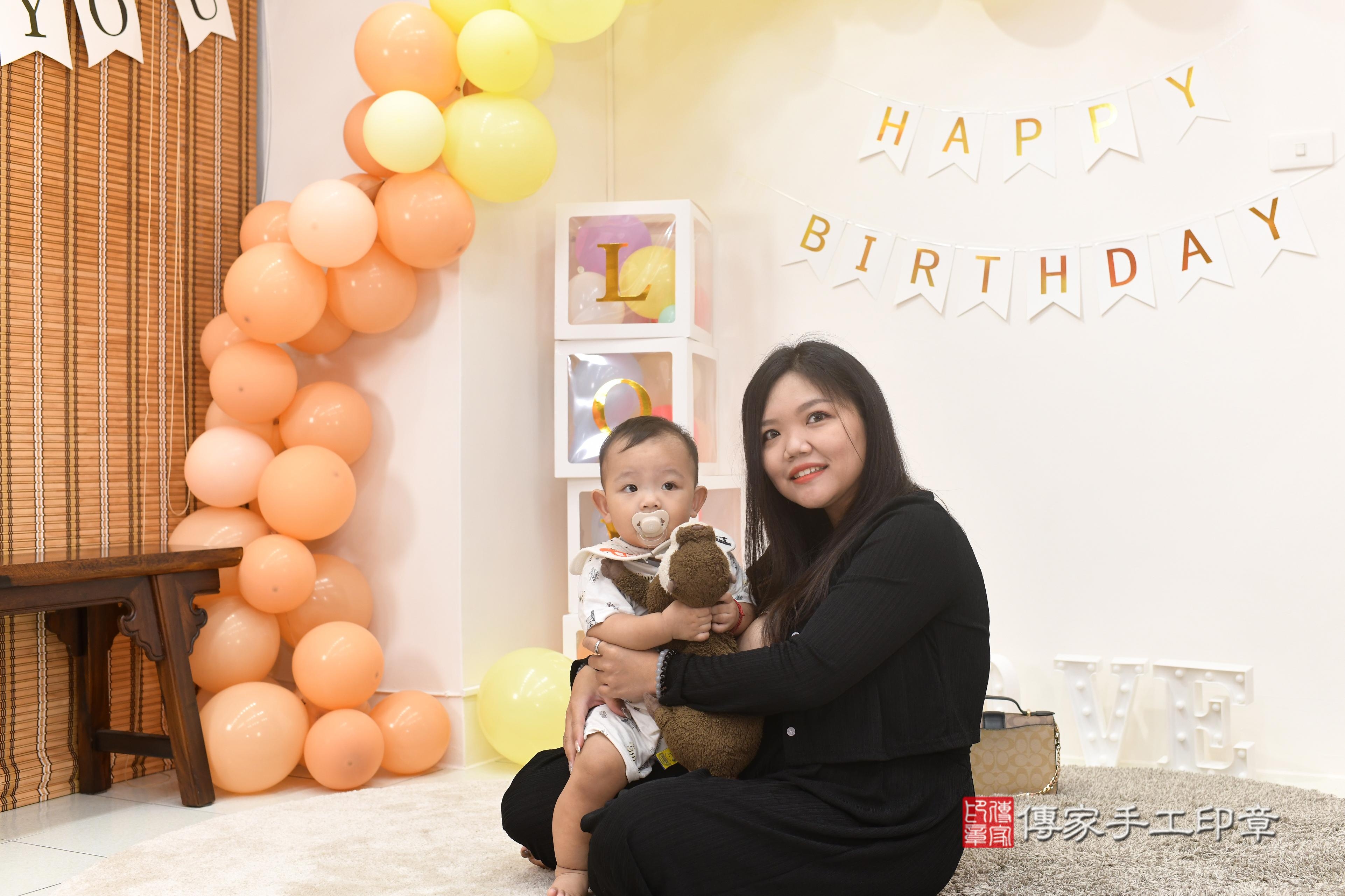 傳家手工印章高雄店、抓周、度脺、美式風會場、傳家嬰兒古禮、吉祥話、抓周道具物品24種、拍照。抓周證書。寶寶抓周、滿周歲、生日快樂、祝福