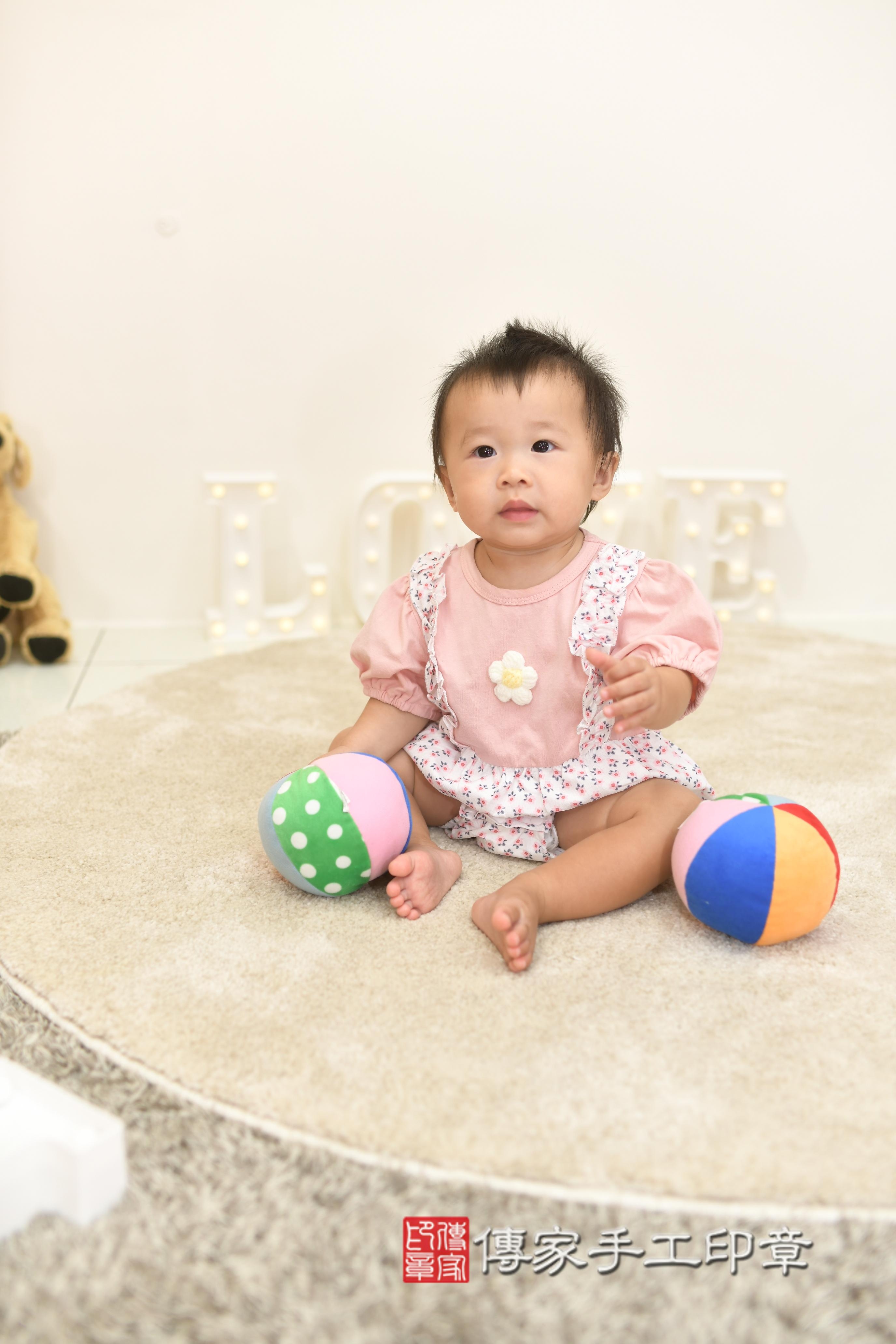 傳家手工印章高雄店、抓周、度脺、美式風會場、傳家嬰兒古禮、吉祥話、抓周道具物品24種、拍照。抓周證書。寶寶抓周、滿周歲、生日快樂、祝福