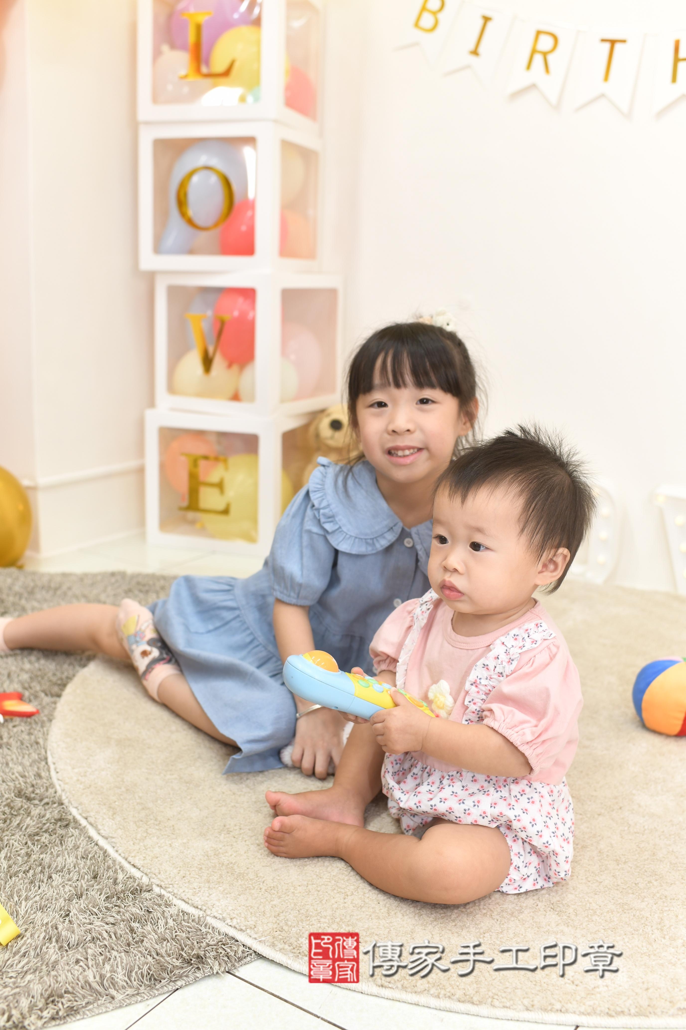 傳家手工印章高雄店、抓周、度脺、美式風會場、傳家嬰兒古禮、吉祥話、抓周道具物品24種、拍照。抓周證書。寶寶抓周、滿周歲、生日快樂、祝福