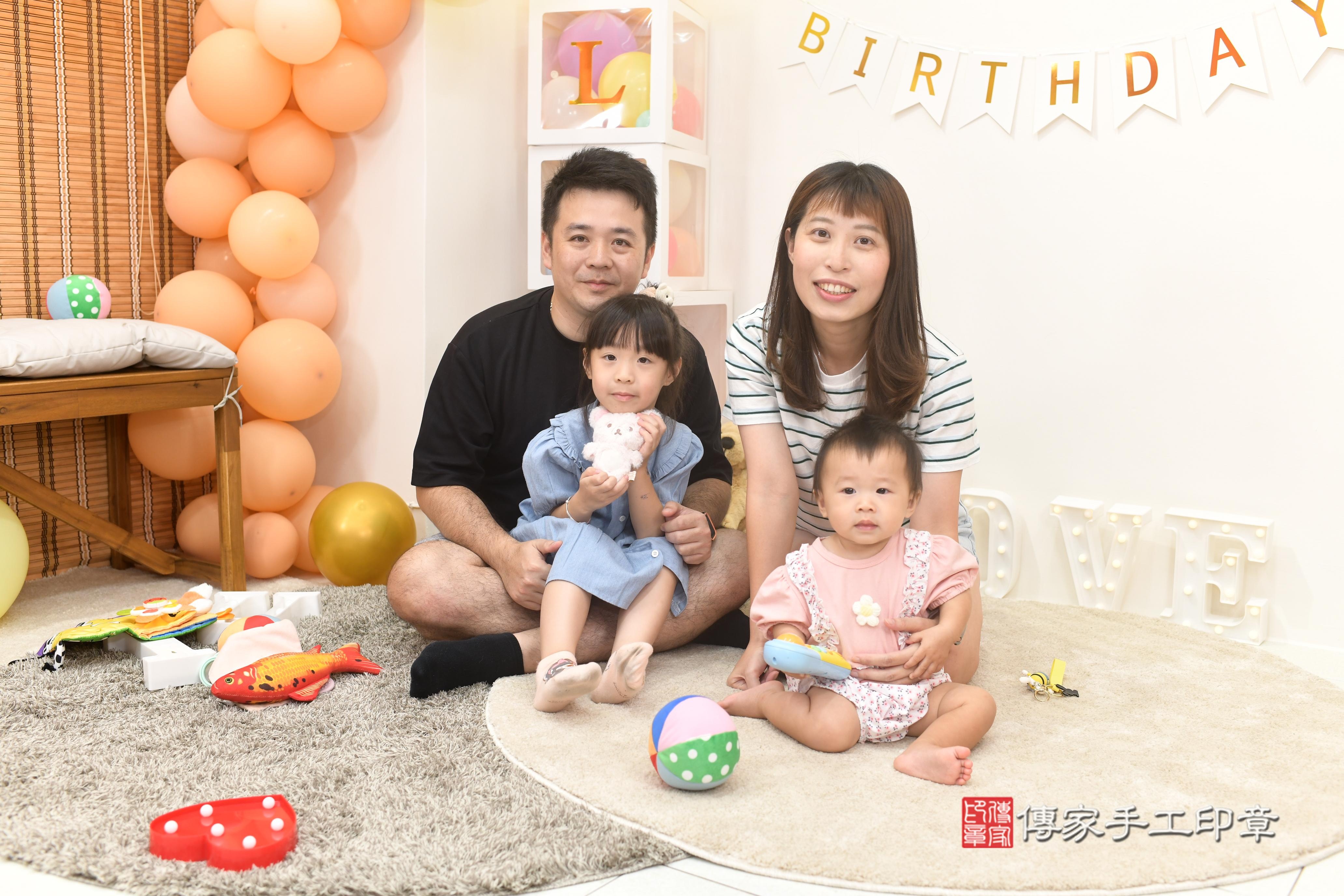 傳家手工印章高雄店、抓周、度脺、美式風會場、傳家嬰兒古禮、吉祥話、抓周道具物品24種、拍照。抓周證書。寶寶抓周、滿周歲、生日快樂、祝福