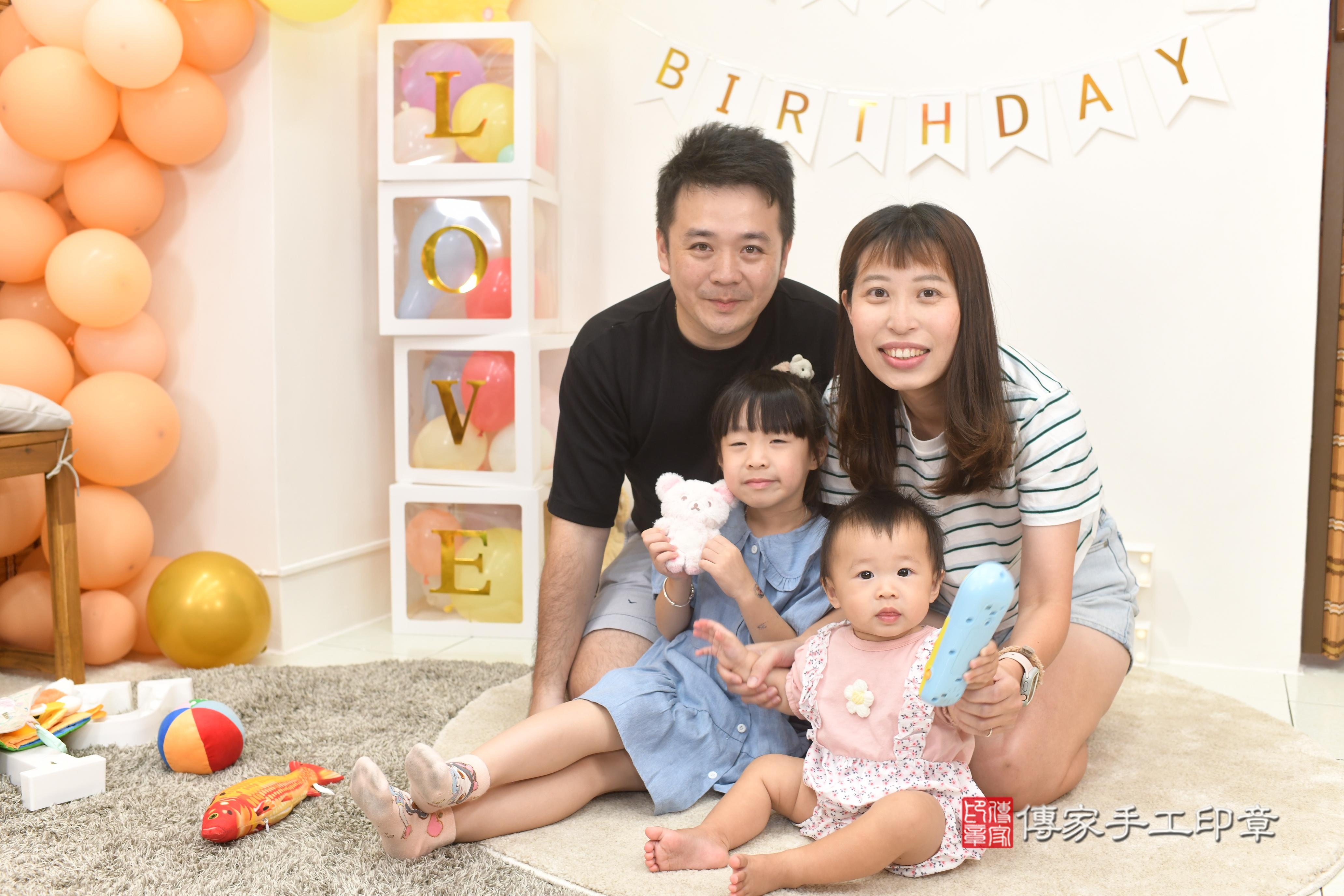 傳家手工印章高雄店、抓周、度脺、美式風會場、傳家嬰兒古禮、吉祥話、抓周道具物品24種、拍照。抓周證書。寶寶抓周、滿周歲、生日快樂、祝福